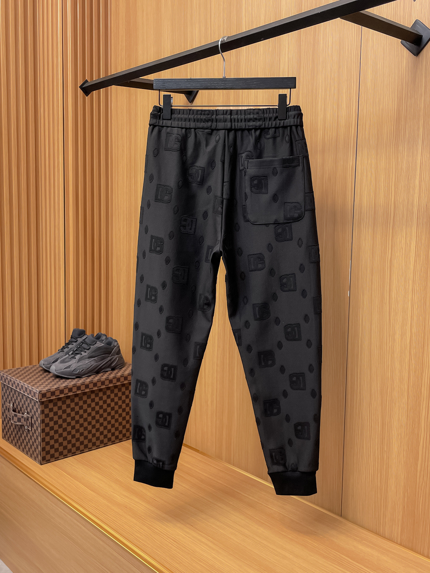 Pantalón de chándal Dolce & Gabbana con logo, colección 2025, máxima comodidad 3 i1756548076630 2658 0 1