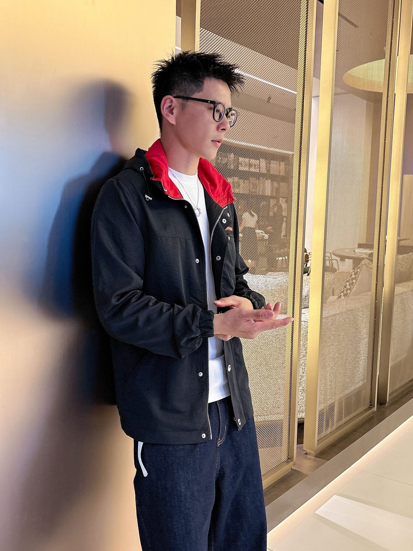 NO:526253,Prada 2025 autumn new jacket jacket, the new product on the show is perfect, comfortable and warm, the three standards are complete in color and full and attractive, and the very outstanding design easily advances the sense of fashion. The workmanship is extremely exquisite and rigorous, and the wiring is neat and meticulous!  A masterpiece of a big-name designer!  The upper body doesn't look bloated and super handsome!  Spot code M ~ XXXL,,prada,jackets & coats,jackets & coats,alexander wang19860909普拉达 2025秋季新款夹克外套,秀场新品品相非常完美,舒适保暖,三标齐全色泽饱满诱人,非常出彩的设计,轻松将时髦感进阶,做工极为考究严谨,走线工整细致！大牌设计师巨作！上身不显臃肿、超级帅气！现货码数M ～ XXXL,,prada,jackets & coats,jackets & coats,alexander wang,Men's clothing