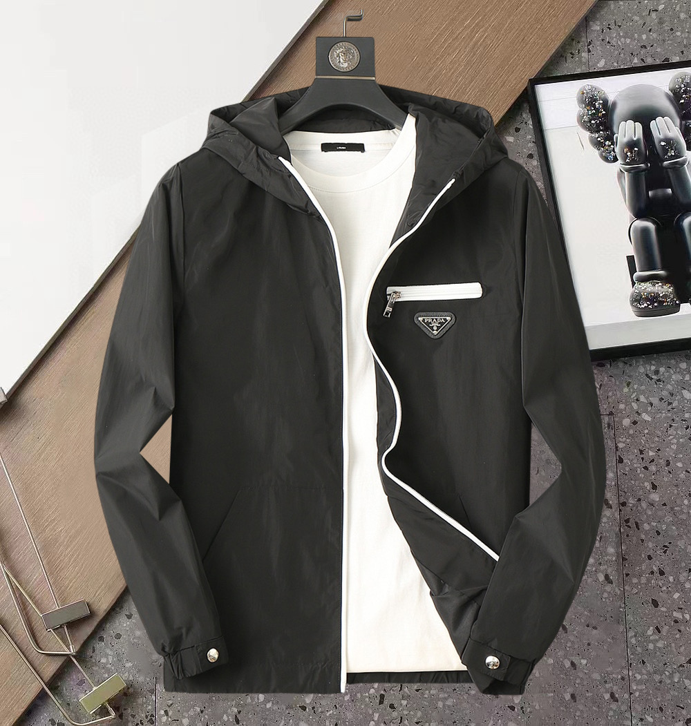 NO:596500,Prada's 2025 new autumn jackets are in perfect condition. They are comfortable and warm. They have all three colors and are full and attractive. The design is very outstanding and can easily enhance the sense of fashion. The workmanship is extremely sophisticated and rigorous, and the wiring is neat and meticulous!  A masterpiece from a famous designer!  The upper body does not look bloated and is super handsome!  Available sizes M ~ XXXL,,prada,jackets & coats,jackets & coats,alexander wang19860909普拉达 2025开秋新款夹克外套,秀场新品品相非常完美,舒适保暖,三标齐全色泽饱满诱人,非常出彩的设计,轻松将时髦感进阶,做工极为考究严谨,走线工整细致！大牌设计师巨作！上身不显臃肿、超级帅气！现货码数M ～ XXXL,,prada,jackets & coats,jackets & coats,alexander wang,Men's clothing