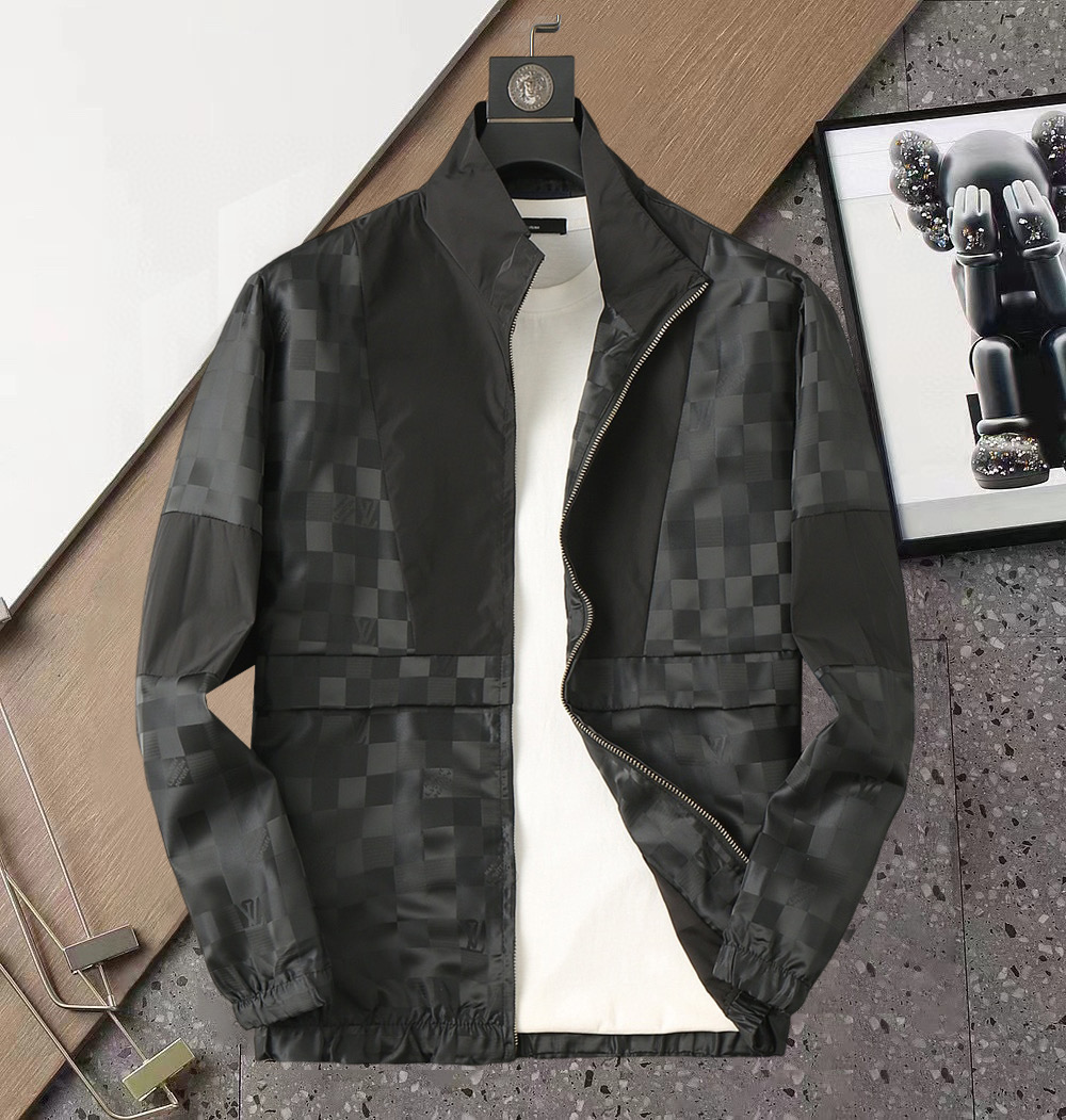 NO:596498,LV 2025 new autumn jacket, the new product on the show is in perfect condition, comfortable and warm, complete with three labels, full and attractive color, very outstanding design, easily upgrades the fashion sense, extremely sophisticated workmanship, neat and meticulous wiring!  A masterpiece from a famous designer!  The upper body does not look bloated and is super handsome!  Available sizes M ~ XXXL,,louis vuitton,jackets & coats,jackets & coats,alexander wang19860909LV 2025开秋新款夹克外套,秀场新品品相非常完美,舒适保暖,三标齐全色泽饱满诱人,非常出彩的设计,轻松将时髦感进阶,做工极为考究严谨,走线工整细致！大牌设计师巨作！上身不显臃肿、超级帅气！现货码数M ～ XXXL,,louis vuitton,jackets & coats,jackets & coats,alexander wang,Men's clothing