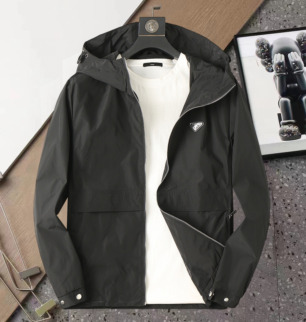 NO:596495,Prada's 2025 new autumn jackets are in perfect condition. They are comfortable and warm. They have all three colors and are full and attractive. The design is very outstanding and can easily enhance the sense of fashion. The workmanship is extremely sophisticated and rigorous, and the wiring is neat and meticulous!  A masterpiece from a famous designer!  The upper body does not look bloated and is super handsome!  Available sizes M ~ XXXL,,prada,jackets & coats,jackets & coats,alexander wang19860909普拉达 2025开秋新款夹克外套,秀场新品品相非常完美,舒适保暖,三标齐全色泽饱满诱人,非常出彩的设计,轻松将时髦感进阶,做工极为考究严谨,走线工整细致！大牌设计师巨作！上身不显臃肿、超级帅气！现货码数M ～ XXXL,,prada,jackets & coats,jackets & coats,alexander wang,Men's clothing