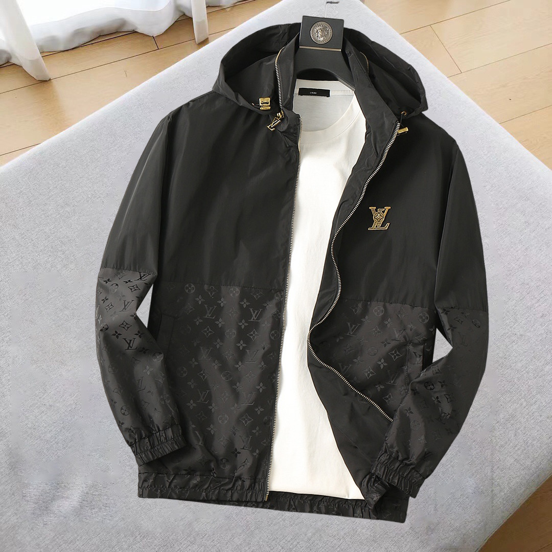 NO:545078,LV 2025 early autumn new jacket jacket, the new product on the show is perfect, comfortable and warm, the three standards are complete in color and full and attractive, and the very outstanding design easily advances the sense of fashion, the workmanship is extremely exquisite and rigorous, and the wiring is neat and meticulous!  A masterpiece of a big-name designer!  The upper body doesn't look bloated and super handsome!  Spot code M ~ XXXL,,louis vuitton,jackets & coats,jackets & coats,alexander wang19860909LV 2025初秋新款夹克外套,秀场新品品相非常完美,舒适保暖,三标齐全色泽饱满诱人,非常出彩的设计,轻松将时髦感进阶,做工极为考究严谨,走线工整细致！大牌设计师巨作！上身不显臃肿、超级帅气！现货码数M ～ XXXL,,louis vuitton,jackets & coats,jackets & coats,alexander wang,Men's clothing