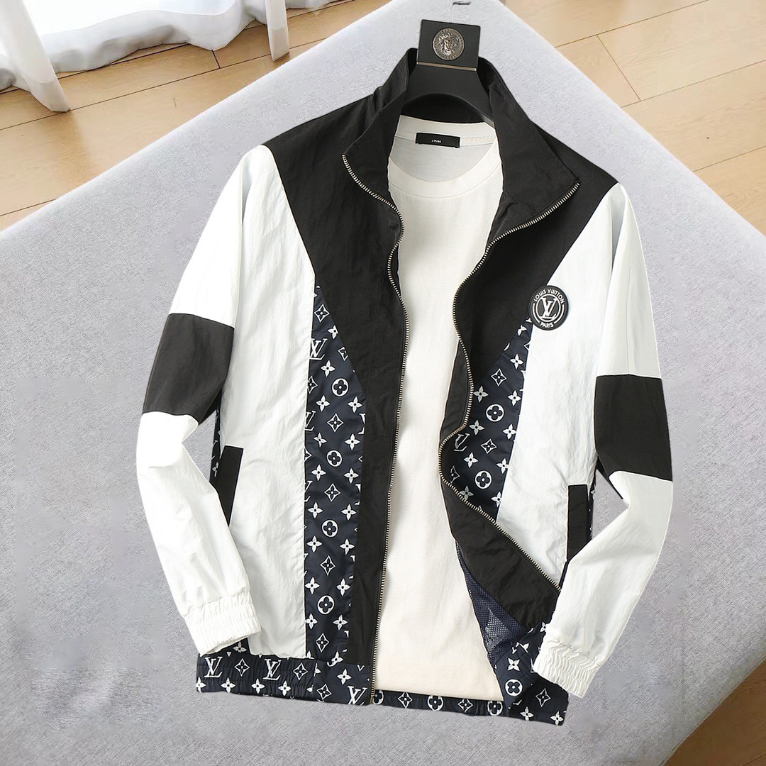 NO:545019,LV 2025 early autumn new jacket jacket, the new product on the show is perfect, comfortable and warm, the three standards are complete in color and full and attractive, and the very outstanding design easily advances the sense of fashion, the workmanship is extremely exquisite and rigorous, and the wiring is neat and meticulous!  A masterpiece of a big-name designer!  The upper body doesn't look bloated and super handsome!  Spot code M ~ XXXL,,louis vuitton,jackets & coats,jackets & coats,alexander wang19860909LV 2025初秋新款夹克外套,秀场新品品相非常完美,舒适保暖,三标齐全色泽饱满诱人,非常出彩的设计,轻松将时髦感进阶,做工极为考究严谨,走线工整细致！大牌设计师巨作！上身不显臃肿、超级帅气！现货码数M ～ XXXL,,louis vuitton,jackets & coats,jackets & coats,alexander wang,Men's clothing