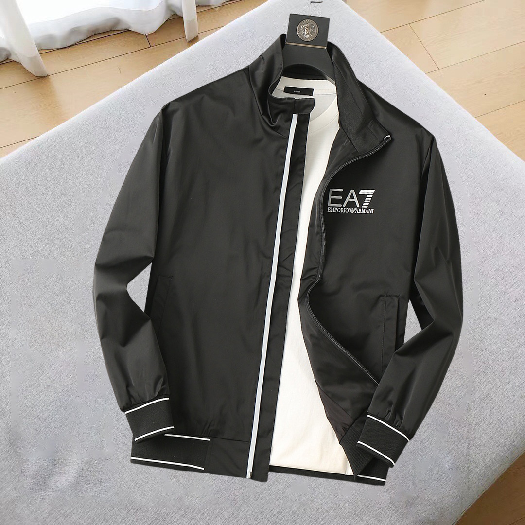 NO:545036,Armani's new jacket jacket in early autumn 2025, the new product on the show is perfect, comfortable and warm, the three-standard complete colors and full and attractive, and the very outstanding design easily advances the sense of fashion. The workmanship is extremely exquisite and rigorous, and the wiring is neat and meticulous!  A masterpiece of a big-name designer!  The upper body doesn't look bloated and super handsome!  Spot code M ~ XXXL,,armani,jackets & coats,jackets & coats,alexander wang19860909阿玛尼 2025初秋新款夹克外套,秀场新品品相非常完美,舒适保暖,三标齐全色泽饱满诱人,非常出彩的设计,轻松将时髦感进阶,做工极为考究严谨,走线工整细致！大牌设计师巨作！上身不显臃肿、超级帅气！现货码数M ～ XXXL,,armani,jackets & coats,jackets & coats,alexander wang,Men's clothing