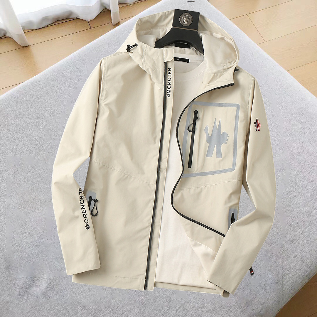 NO:545067,The new jacket jacket with a cover in early autumn 2025, the new product on the show is perfect, comfortable and warm, the three-standard complete colors and full and attractive, and the very outstanding design easily advances the sense of fashion. The workmanship is extremely exquisite and rigorous, and the wiring is neat and meticulous!  A masterpiece of a big-name designer!  The upper body doesn't look bloated and super handsome!  Spot code M ~ XXXL,,Moncler,jackets & coats,jackets & coats,alexander wang19860909蒙口 2025初秋新款夹克外套,秀场新品品相非常完美,舒适保暖,三标齐全色泽饱满诱人,非常出彩的设计,轻松将时髦感进阶,做工极为考究严谨,走线工整细致！大牌设计师巨作！上身不显臃肿、超级帅气！现货码数M ～ XXXL,,Moncler,jackets & coats,jackets & coats,alexander wang,Men's clothing