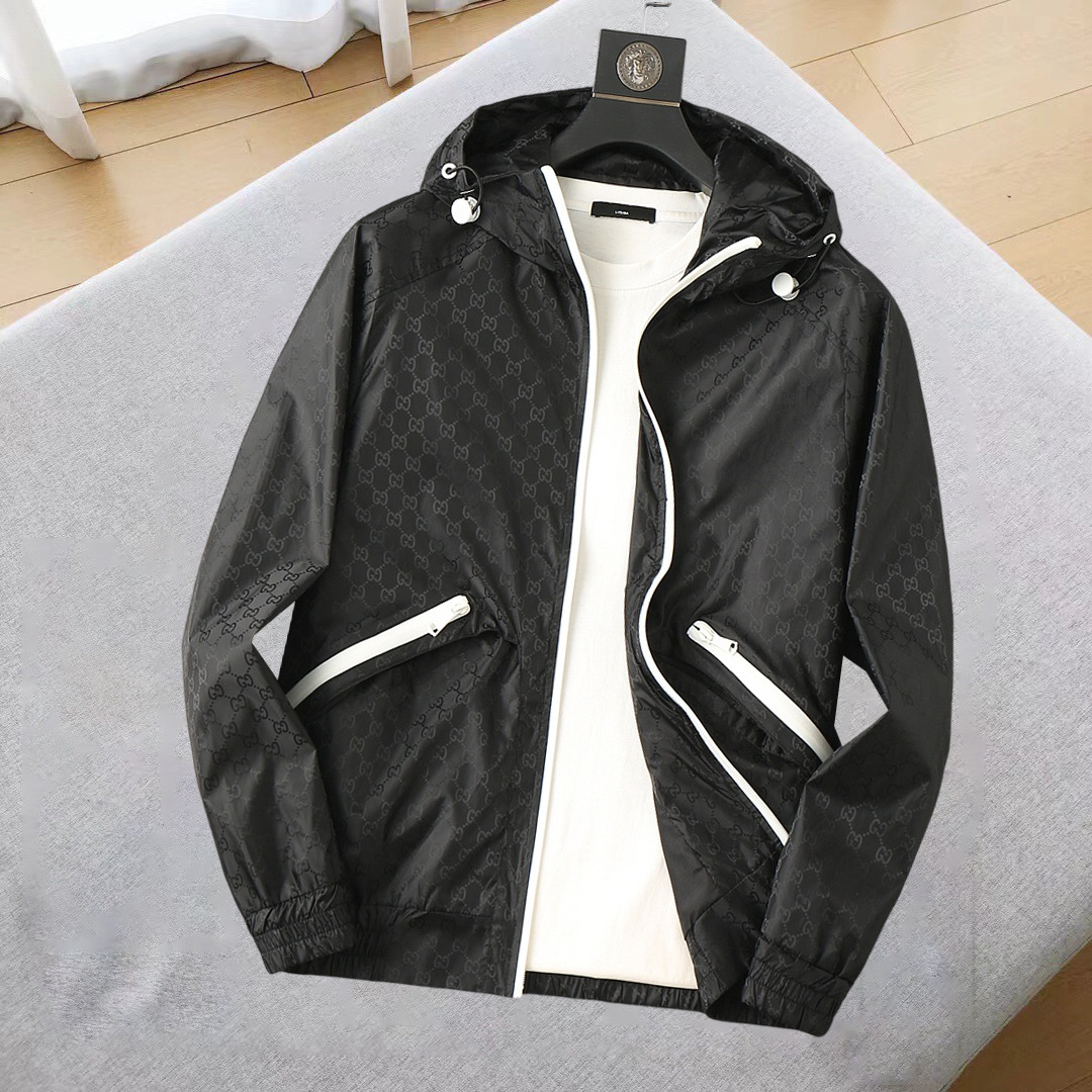 NO:544991,Guqi's new jacket jacket in early autumn 2025, the new product on the show is perfect, comfortable and warm, the three standards are complete in color and full and attractive, and the very outstanding design easily advances the sense of fashion. The workmanship is extremely exquisite and rigorous, and the wiring is neat and meticulous!  A masterpiece of a big-name designer!  The upper body doesn't look bloated and super handsome!  Spot code M ~ XXXL,,jackets & coats,jackets & coats,alexander wang19860909古奇 2025初秋新款夹克外套,秀场新品品相非常完美,舒适保暖,三标齐全色泽饱满诱人,非常出彩的设计,轻松将时髦感进阶,做工极为考究严谨,走线工整细致！大牌设计师巨作！上身不显臃肿、超级帅气！现货码数M ～ XXXL,,jackets & coats,jackets & coats,alexander wang,Men's clothing
