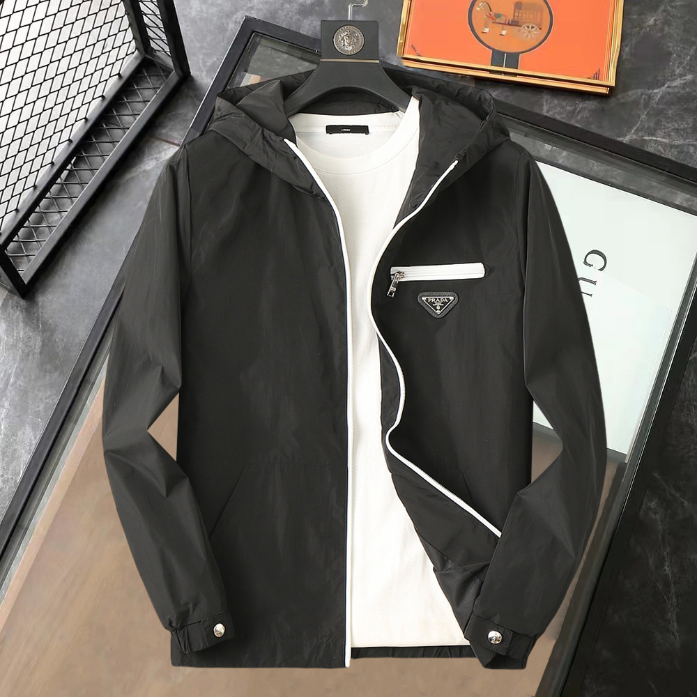 NO:737133,Prada's 2026 spring new jacket, the new product on the show is in perfect condition, comfortable and warm, complete with three colors, full and attractive colors, very outstanding design, easily upgrades the fashion sense, extremely elegant and rigorous workmanship, neat and meticulous wiring!  A masterpiece from a famous designer!  The upper body does not look bloated and is super handsome!  Available sizes M ~ XXXL,,prada,jackets & coats,jackets & coats,19860909普拉达 2026开春新款夹克外套,秀场新品品相非常完美,舒适保暖,三标齐全色泽饱满诱人,非常出彩的设计,轻松将时髦感进阶,做工极为考究严谨,走线工整细致！大牌设计师巨作！上身不显臃肿、超级帅气！现货码数M ～ XXXL,,prada,jackets & coats,jackets & coats,,Men's clothing