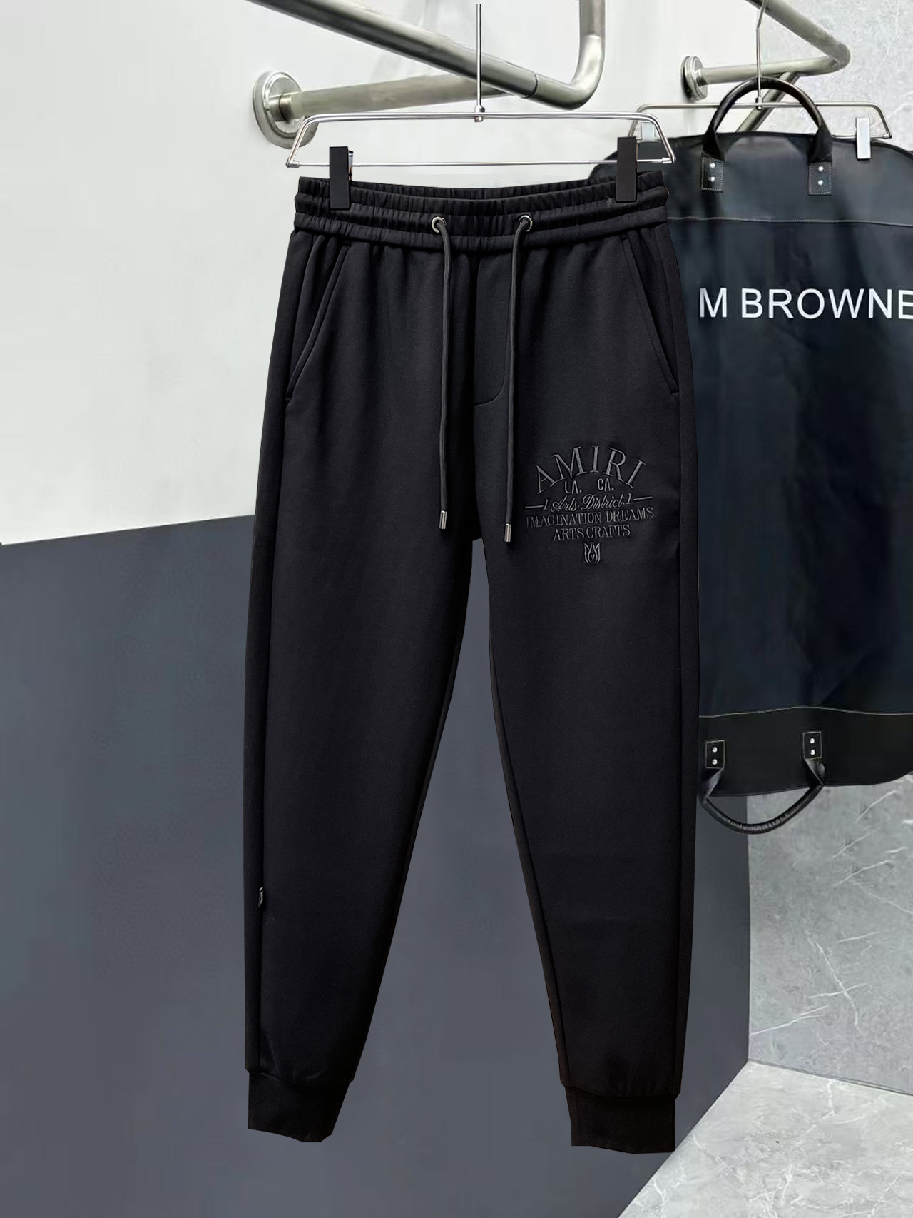 NO:526320,Amili 2025 autumn and winter new casual pants!  The official website is released simultaneously. The brand's classic LOGO casual pants, customized fabric, excellent comfort, strong hand touch. Extremely recognizable, perfect quality craftsmanship. Size M-3XL, alexander wang19860909阿米里 2025秋冬新款休闲裤！官网同步发售.品牌经典LOGO休闲裤 ,定制面料,舒适度极好,手触感强烈.辨识度极高,完美品相工艺. 尺码M-3XL,,alexander wang,Men's clothing