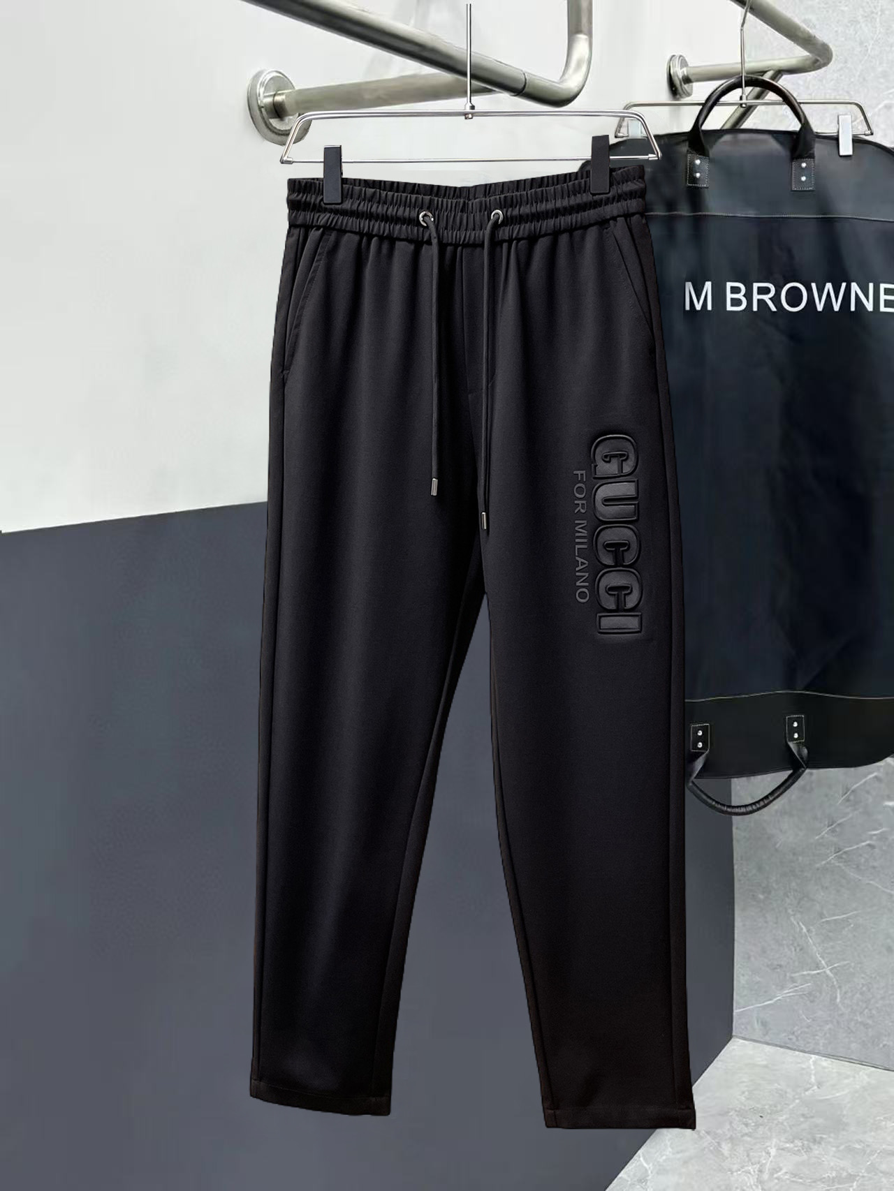 NO:526291,Guqi 2025 autumn and winter new casual pants!  The official website is released simultaneously. The brand's classic LOGO casual pants, customized fabric, excellent comfort, strong hand touch. Extremely recognizable, perfect quality craftsmanship. Size M-3XL, alexander wang19860909古奇 2025秋冬新款休闲裤！官网同步发售.品牌经典LOGO休闲裤 ,定制面料,舒适度极好,手触感强烈.辨识度极高,完美品相工艺. 尺码M-3XL,,alexander wang,Men's clothing