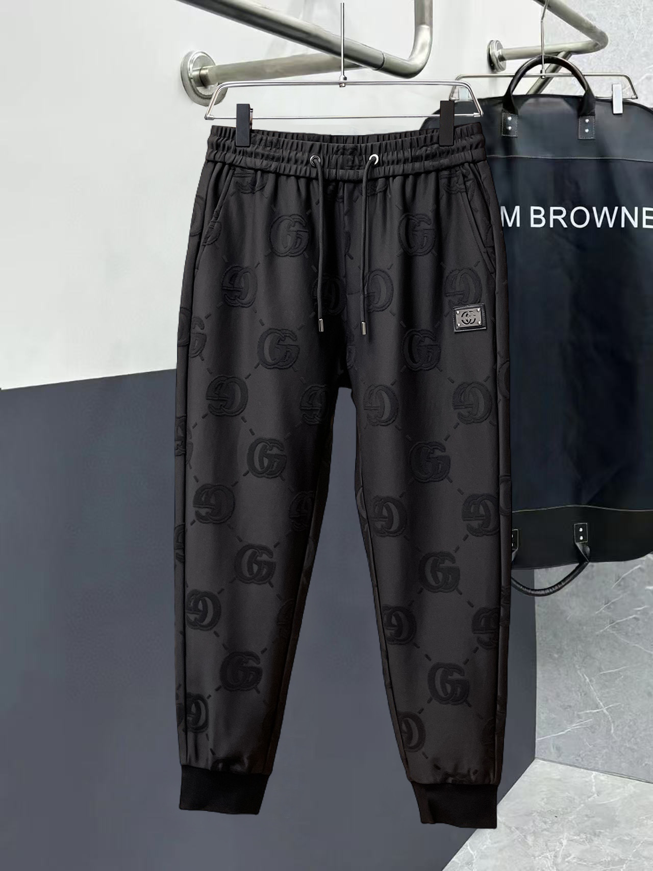 NO:526290,Guqi 2025 autumn and winter new casual pants!  The official website is released simultaneously. The brand's classic LOGO casual pants, customized fabric, excellent comfort, strong hand touch. Extremely recognizable, perfect quality craftsmanship. Size M-3XL, alexander wang19860909古奇 2025秋冬新款休闲裤！官网同步发售.品牌经典LOGO休闲裤 ,定制面料,舒适度极好,手触感强烈.辨识度极高,完美品相工艺. 尺码M-3XL,,alexander wang,Men's clothing
