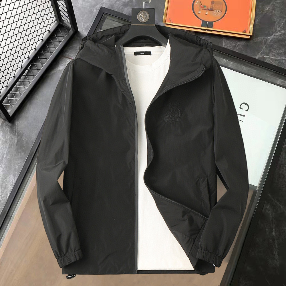 NO:737112,Burberry's 2026 spring new jacket, the new product on the show is in perfect condition, comfortable and warm, complete with three colors, full and attractive color, very outstanding design, easily upgrades the fashion sense, extremely elegant and rigorous workmanship, neat and meticulous wiring!  A masterpiece from a famous designer!  The upper body does not look bloated and is super handsome!  Available size M ~ XXXL,,burberry,jackets & coats,jackets & coats,19860909巴宝莉 2026开春新款夹克外套,秀场新品品相非常完美,舒适保暖,三标齐全色泽饱满诱人,非常出彩的设计,轻松将时髦感进阶,做工极为考究严谨,走线工整细致！大牌设计师巨作！上身不显臃肿、超级帅气！现货码数M ～ XXXL,,burberry,jackets & coats,jackets & coats,,Men's clothing