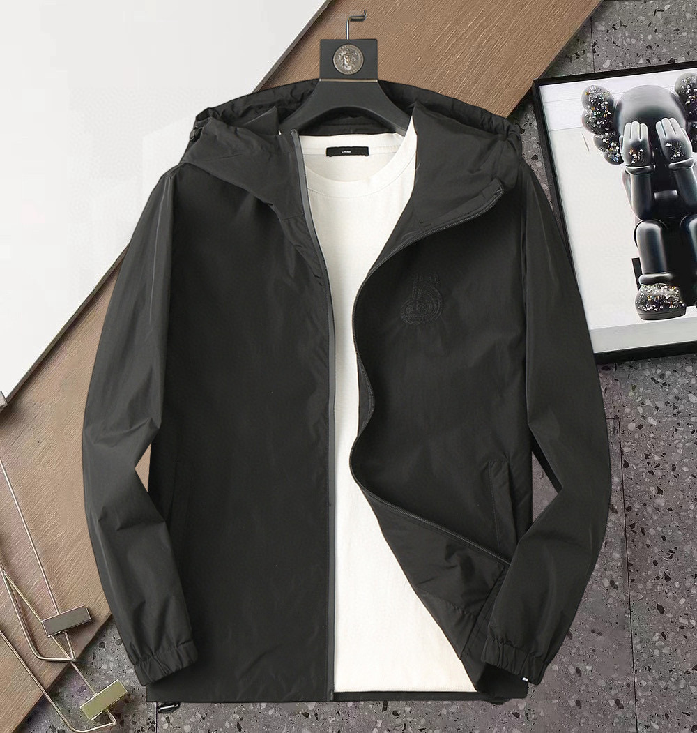 NO:596505,Burberry's 2025 new autumn jacket, the new product on the show is in perfect condition, comfortable and warm, complete with three labels, full and attractive color, very outstanding design, easily upgrades the fashion sense, extremely elegant and rigorous workmanship, neat and meticulous wiring!  A masterpiece from a famous designer!  The upper body does not look bloated and is super handsome!  Available size M ~ XXXL,,burberry,jackets & coats,jackets & coats,alexander wang19860909巴宝莉 2025开秋新款夹克外套,秀场新品品相非常完美,舒适保暖,三标齐全色泽饱满诱人,非常出彩的设计,轻松将时髦感进阶,做工极为考究严谨,走线工整细致！大牌设计师巨作！上身不显臃肿、超级帅气！现货码数M ～ XXXL,,burberry,jackets & coats,jackets & coats,alexander wang,Men's clothing