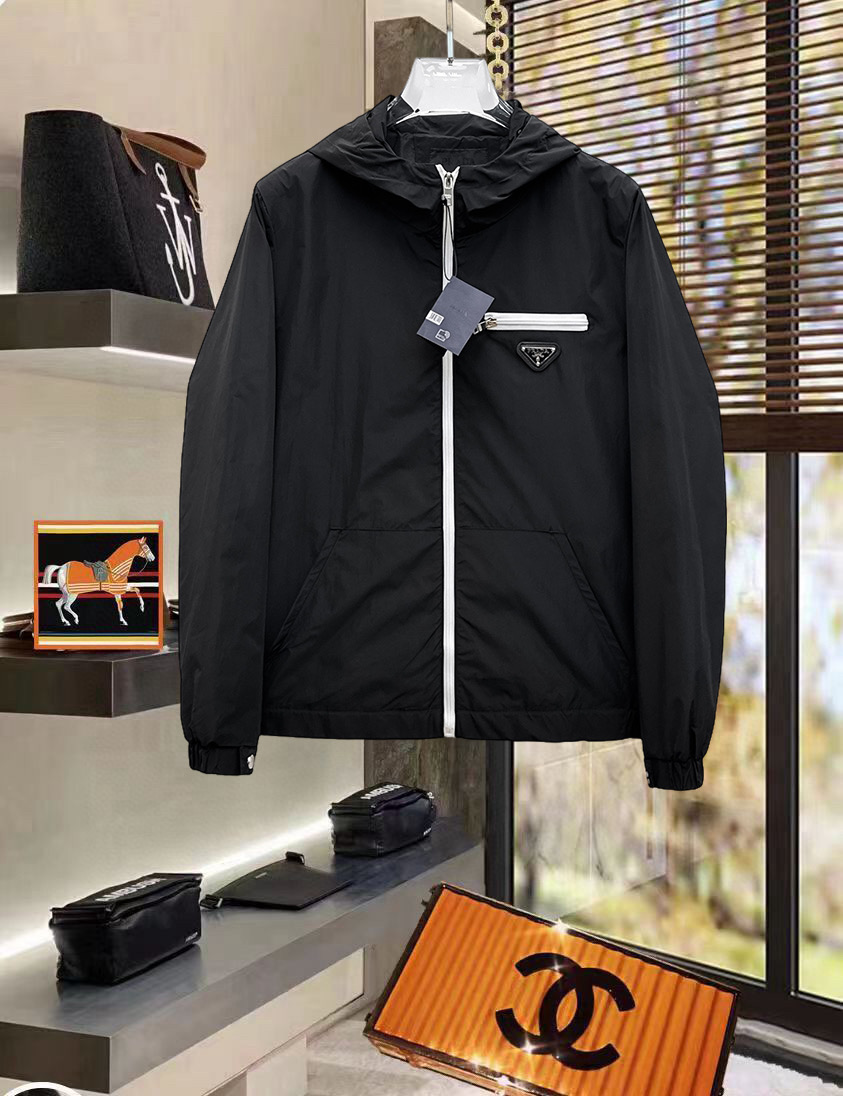 NO:734370,Prada 2026 new spring jacket. Original 1:1 customized hardware accessories, all imported and original customization. Welcome to compare at the counter. Super soft, super heavy fabric, perfect workmanship. Pay attention to the fabric, which is super comfortable. Exclusive model. Not available in the market. Same size for men and women, M to XXXL,, prada, jackets & coats,19860909普拉达 2026开春新款夹克 原版1:1订制五金配件全进口原版定制 欢迎专柜对比 超柔软 超级重面料做工杠杠的版型完美 注意面料超舒服 独家款 非市场货 男女同款尺码M一XXXL,,prada,jackets & coats,,Men's clothing