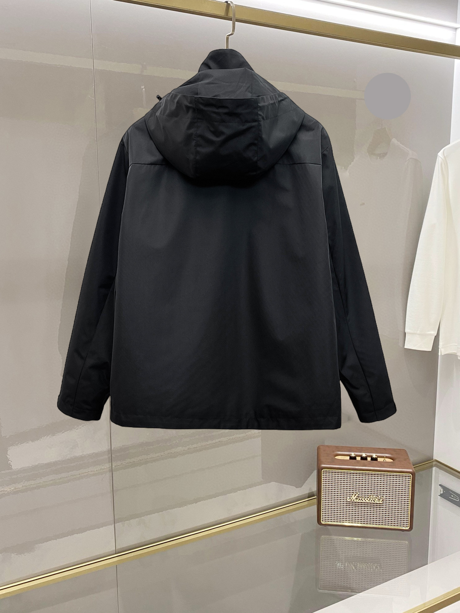 💰510 始祖鸟 2025秋季新款夹克外套，秀场新品‼品相非常完美，舒适保暖，三标齐全色泽饱满诱人，非常出彩的设计，轻松将时髦感进阶，做工极为考究严谨，走线工整细致！大牌设计师巨作！上身不显臃肿、超级帅气！现货码数：M ～ 3XL