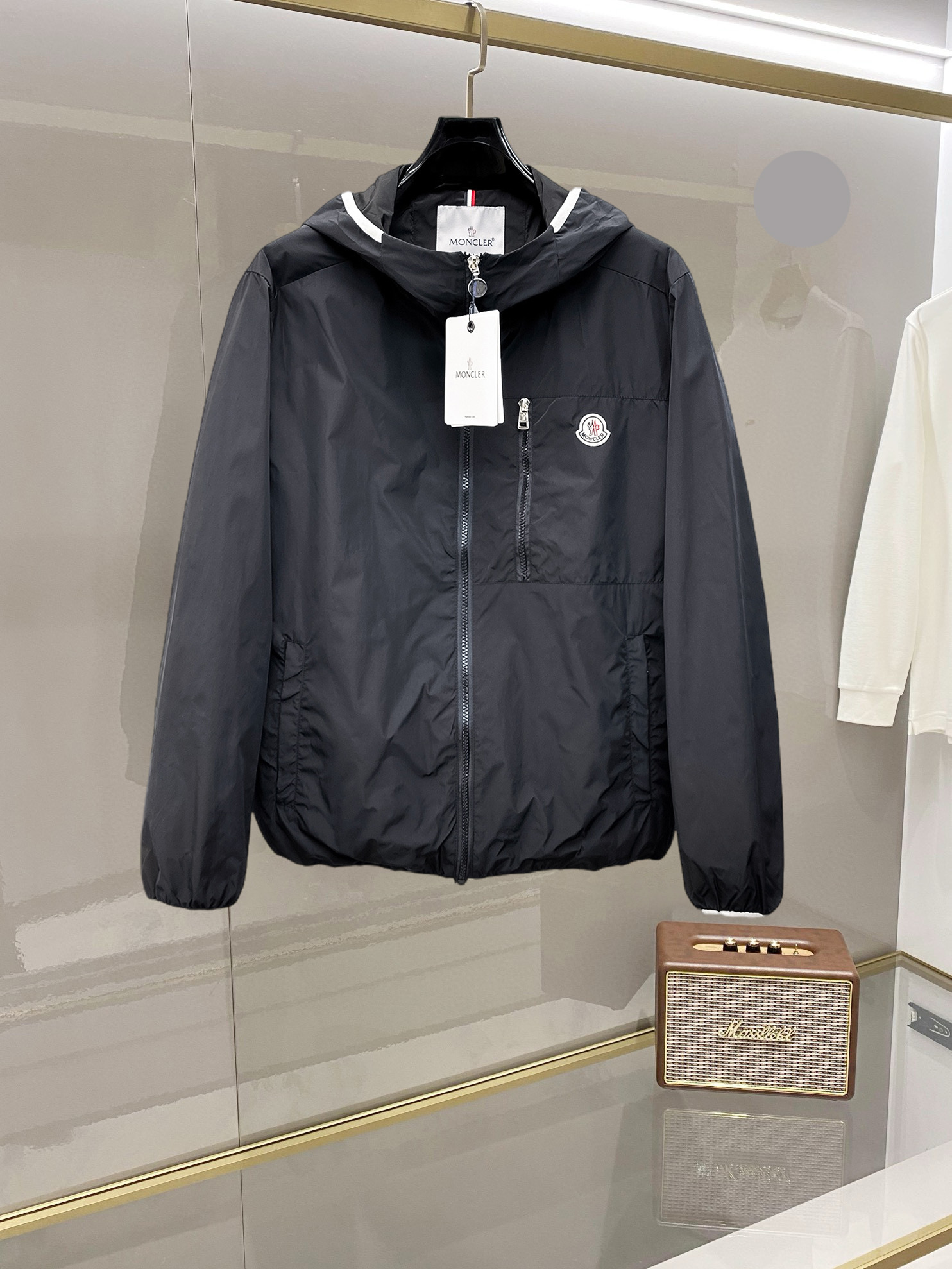 NO:732346,Mengkou 2026 new spring jacket, the new product on the show is in perfect condition, comfortable and warm, complete with three labels, full and attractive color, very outstanding design, easily upgrades the sense of fashion, the workmanship is extremely sophisticated and rigorous, and the wiring is neat and meticulous!  A masterpiece from a famous designer!  The upper body does not look bloated and is super handsome!  Available sizes M ~ 3XL,,Moncler,jackets & coats,jackets & coats,19860909蒙口 2026开春新款夹克外套,秀场新品品相非常完美,舒适保暖,三标齐全色泽饱满诱人,非常出彩的设计,轻松将时髦感进阶,做工极为考究严谨,走线工整细致！大牌设计师巨作！上身不显臃肿、超级帅气！现货码数M ～ 3XL,,Moncler,jackets & coats,jackets & coats,,Men's clothing