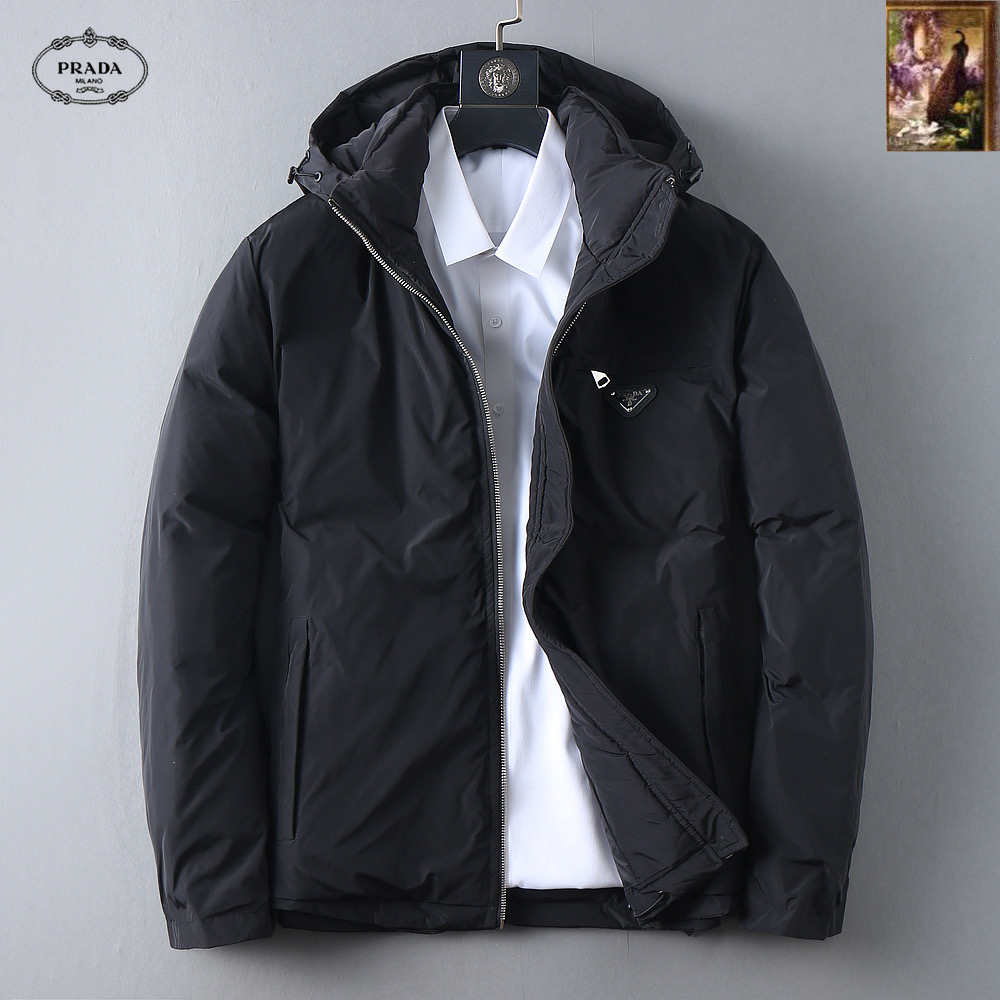 NO:599855,Prada GW exclusively supplies new autumn and winter classic down jackets, hooded turtleneck down jackets, rarely available through trading company channels, hood snap-button detachable design  A must-have warm item for cooling weather, it can be worn for daily life or outdoor sports. The fabric of this down jacket is smooth and shiny, wear-resistant, scratch-resistant and easy to care for. The interior is filled with high-quality white goose down. It is paired with large square quilting technology to create a fluffy and full overall effect. It has good resilience and has a strong thermal insulation effect, so that you are not afraid of the cold outdoor weather in autumn and winter! Size: M-3xL,, prada, down  jacket,hats,alexander wang19860909普拉达 GW独家专供秋冬新款经典羽绒服,连帽高领羽绒服 贸易公司渠道稀出,帽子按扣可拆卸设计 降温天气必备的保暖单品,不论是日常还是户外运动都能穿.该羽绒服面料质感光滑亮泽,耐磨防刮易打理,内里配置优质白鹅绒埴充,在搭配大方格绗缝工艺,wt打造蓬松饱满的整体效果,回弹性好,兼顾强悍的保暖锁温效果,让你无惧秋冬季寒冷的户外天气! 尺码:M-3xL,,prada,down jacket,hats,alexander wang,Men's clothing