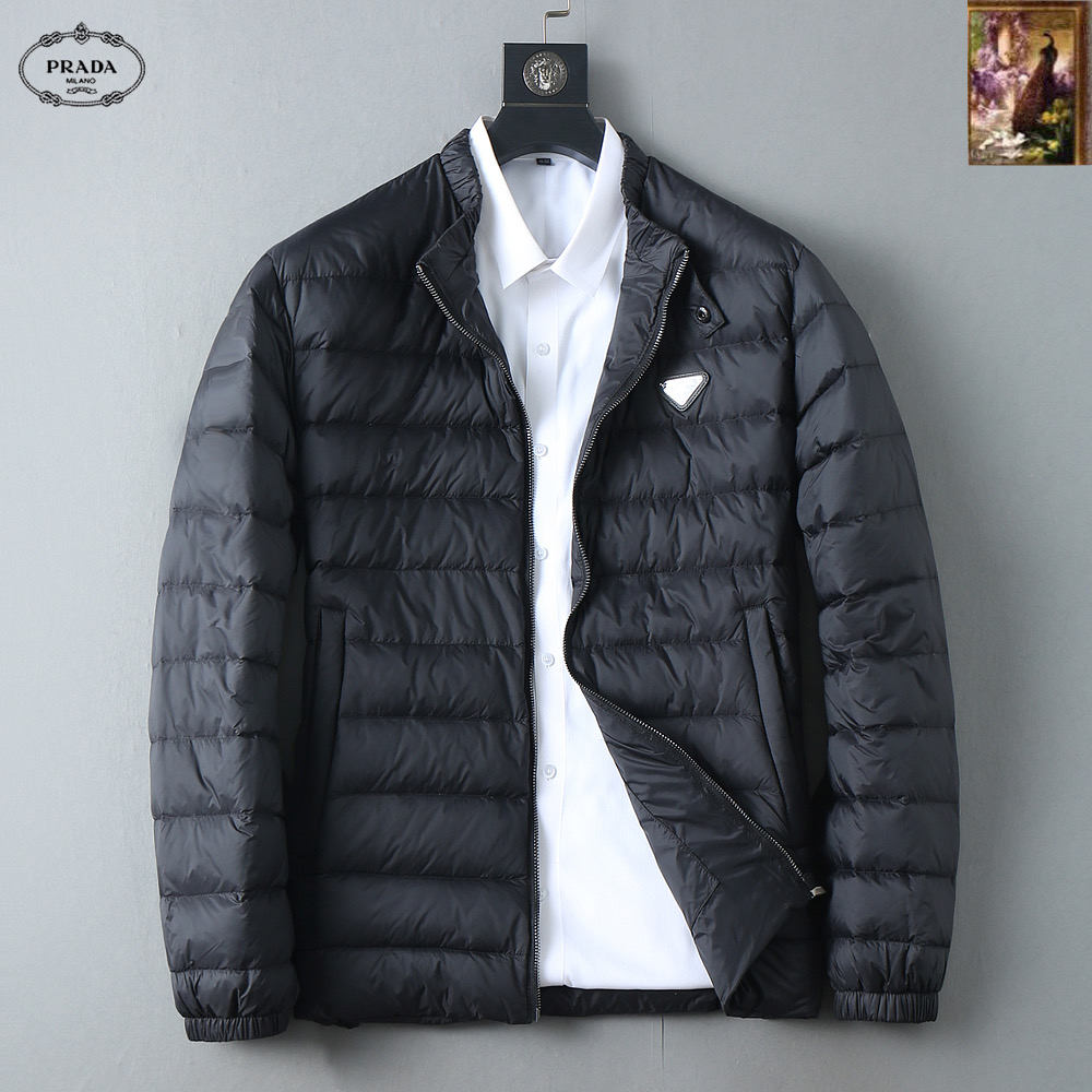 NO:599854,Prada 2025SS new autumn and winter down jacket. Original customized hardware accessories are all imported and original customized. Absolutely high quality, using top 90 white duck down. Super soft, full of feathers, fluffy and full. Super heavy fabric, good workmanship and perfect fit. Sizes M-XXL, prada, down jacket, alexander wang19860909普拉达 2025SS秋冬新款羽绒服 原版订制五金配件全进口原版定制 绝对的高品质采用顶级90白鸭绒 超柔软 充羽量蓬松饱满 超级重面料做工杠杠的版型完美.尺码M-XXL,,prada,down jacket,alexander wang,Men's clothing