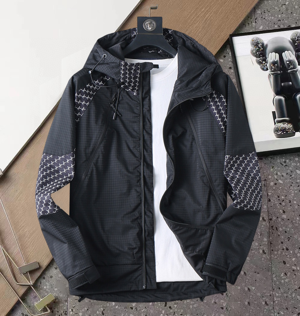 NO:596512,LV 2025 new autumn jacket, the new product on the show is in perfect condition, comfortable and warm, complete with three labels, full and attractive color, very outstanding design, easily upgrades the fashion sense, extremely sophisticated workmanship, neat and meticulous wiring!  A masterpiece from a famous designer!  The upper body does not look bloated and is super handsome!  Available sizes M ~ XXXL,,louis vuitton,jackets & coats,jackets & coats,alexander wang19860909LV 2025开秋新款夹克外套,秀场新品品相非常完美,舒适保暖,三标齐全色泽饱满诱人,非常出彩的设计,轻松将时髦感进阶,做工极为考究严谨,走线工整细致！大牌设计师巨作！上身不显臃肿、超级帅气！现货码数M ～ XXXL,,louis vuitton,jackets & coats,jackets & coats,alexander wang,Men's clothing