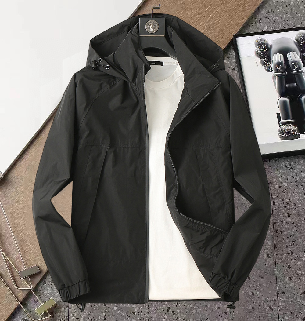 NO:596515,Burberry's 2025 new autumn jacket, the new product on the show is in perfect condition, comfortable and warm, complete with three labels, full and attractive color, very outstanding design, easily upgrades the fashion sense, extremely elegant and rigorous workmanship, neat and meticulous wiring!  A masterpiece from a famous designer!  The upper body does not look bloated and is super handsome!  Available size M ~ XXXL,,burberry,jackets & coats,jackets & coats,alexander wang19860909巴宝莉 2025开秋新款夹克外套,秀场新品品相非常完美,舒适保暖,三标齐全色泽饱满诱人,非常出彩的设计,轻松将时髦感进阶,做工极为考究严谨,走线工整细致！大牌设计师巨作！上身不显臃肿、超级帅气！现货码数M ～ XXXL,,burberry,jackets & coats,jackets & coats,alexander wang,Men's clothing