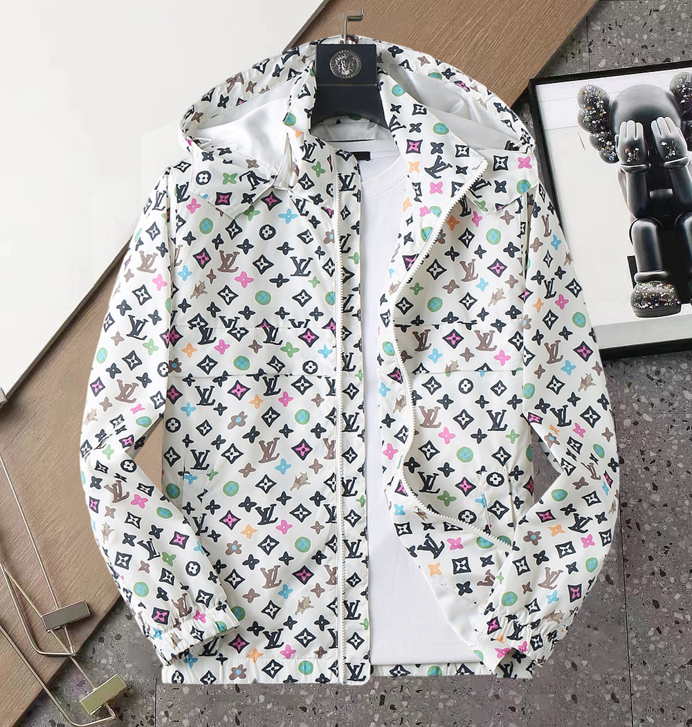 NO:596518,LV 2025 new autumn jacket, the new product on the show is in perfect condition, comfortable and warm, complete with three labels, full and attractive color, very outstanding design, easily upgrades the fashion sense, extremely sophisticated workmanship, neat and meticulous wiring!  A masterpiece from a famous designer!  The upper body does not look bloated and is super handsome!  Available sizes M ~ XXXL,,louis vuitton,jackets & coats,jackets & coats,alexander wang19860909LV 2025开秋新款夹克外套,秀场新品品相非常完美,舒适保暖,三标齐全色泽饱满诱人,非常出彩的设计,轻松将时髦感进阶,做工极为考究严谨,走线工整细致！大牌设计师巨作！上身不显臃肿、超级帅气！现货码数M ～ XXXL,,louis vuitton,jackets & coats,jackets & coats,alexander wang,Men's clothing