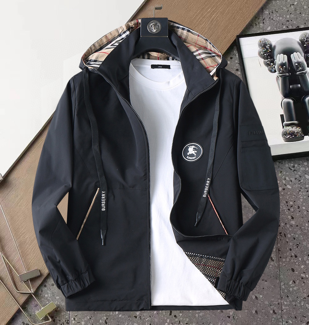 NO:596524,Burberry's 2025 new autumn jacket, the new product on the show is in perfect condition, comfortable and warm, complete with three labels, full and attractive color, very outstanding design, easily upgrades the fashion sense, extremely elegant and rigorous workmanship, neat and meticulous wiring!  A masterpiece from a famous designer!  The upper body does not look bloated and is super handsome!  Available size M ~ XXXL,,burberry,jackets & coats,jackets & coats,alexander wang19860909巴宝莉 2025开秋新款夹克外套,秀场新品品相非常完美,舒适保暖,三标齐全色泽饱满诱人,非常出彩的设计,轻松将时髦感进阶,做工极为考究严谨,走线工整细致！大牌设计师巨作！上身不显臃肿、超级帅气！现货码数M ～ XXXL,,burberry,jackets & coats,jackets & coats,alexander wang,Men's clothing