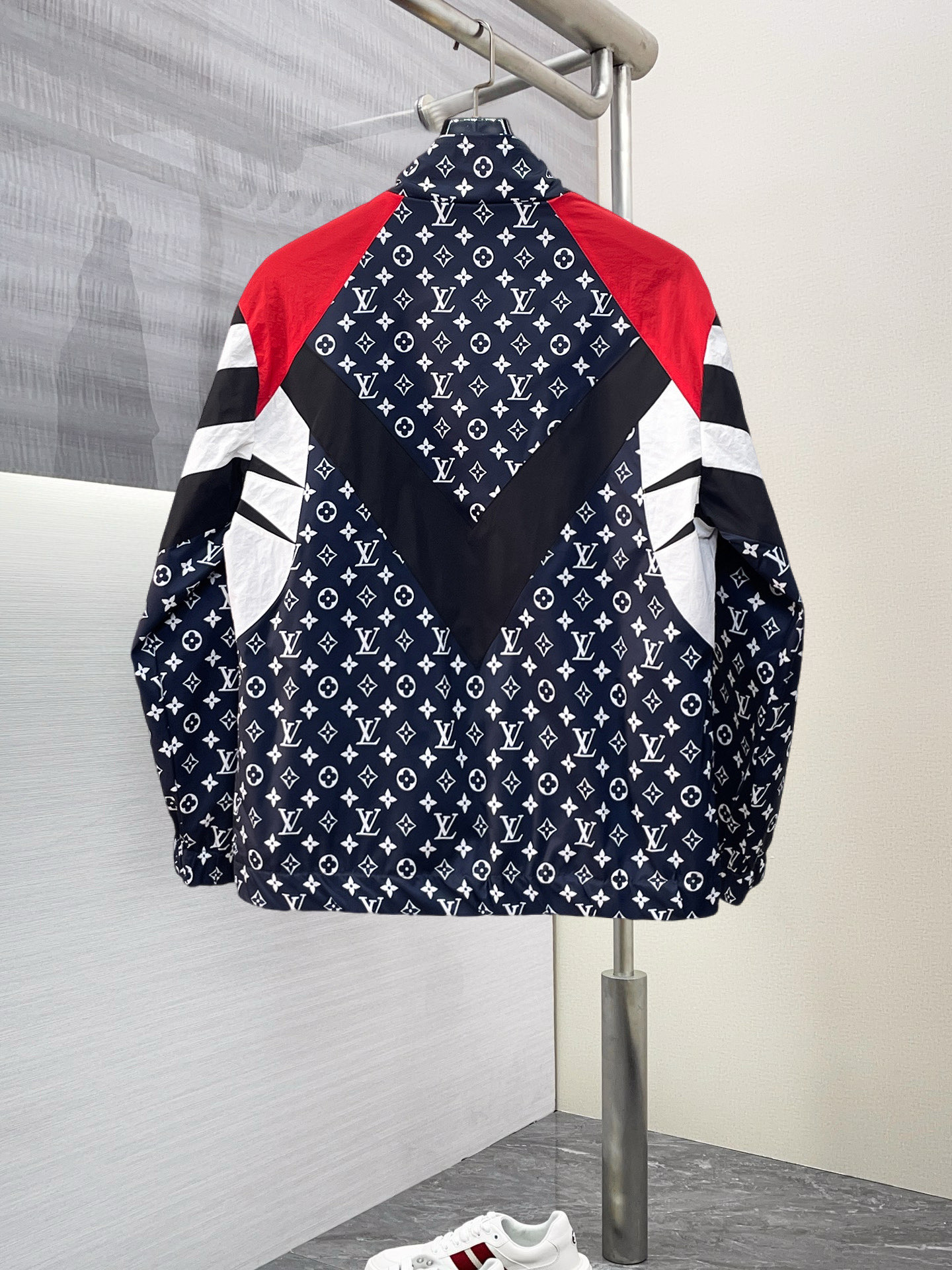 Alternative view of Louis Vuitton Jacket 09041