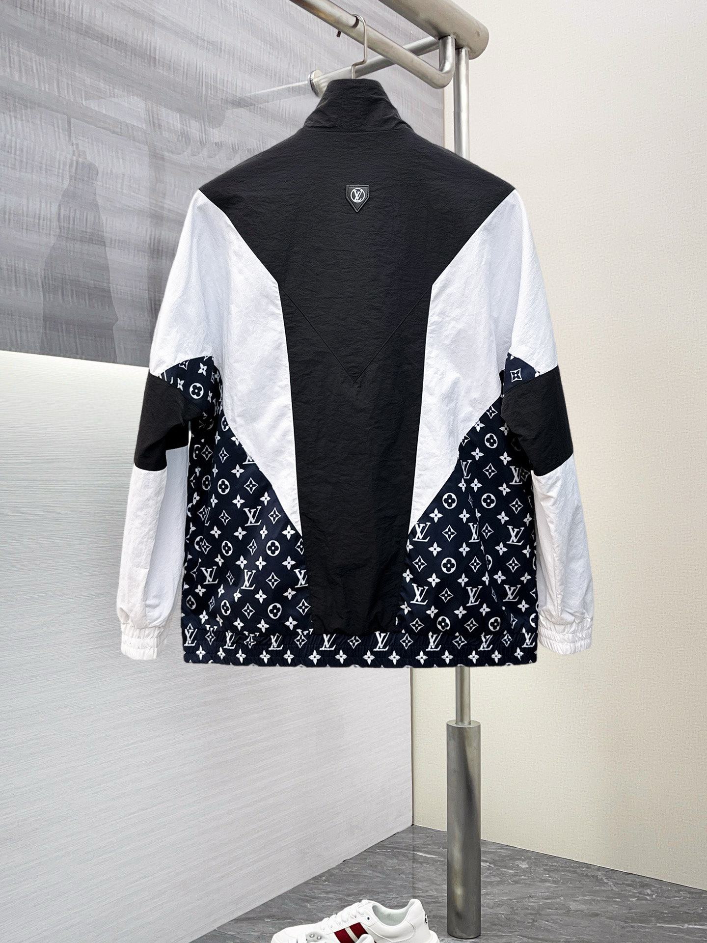 Alternative view of Louis Vuitton Jacket 09017