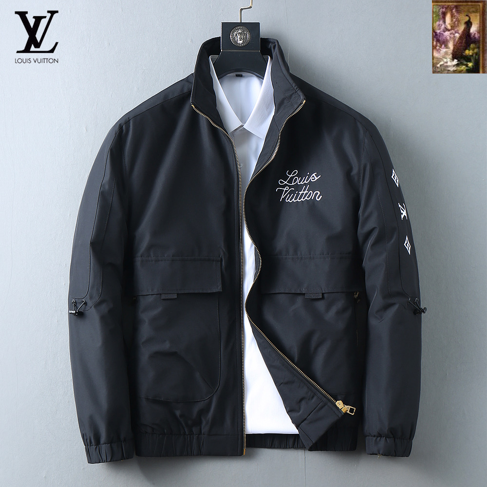 NO:599812,LV 2025 autumn and winter new down jacket. Original 1:1 customized hardware accessories, all imported and original customization. Welcome to compare at the counter. Absolutely high quality. Made of top-grade 95 down. Super soft. Full and fluffy. Super heavy fabrics with perfect workmanship. Pay attention to the fabric. Super comfortable. Exclusive model. Non-market goods. A1. Same size for men and women. M ~XXXL, Louis Vuitton, down jacket, alexander wang19860909LV 2025秋冬新款羽绒服 原版1:1订制五金配件全进口原版定制 欢迎专柜对比 绝对的高品质 采用顶级95绒 超柔软 充羽量蓬松饱满 超级重面料做工杠杠的版型完美 注意面料超舒服 独家款 非市场货 A1 男女同款尺码M ～XXXL,,louis vuitton,down jacket,alexander wang,Men's clothing