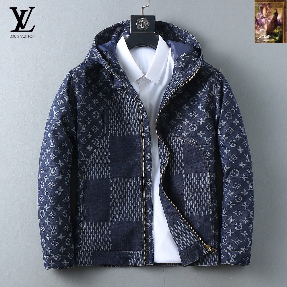 NO:599858,LV 2025 autumn and winter new down jacket. Original 1:1 customized hardware accessories, all imported and original customization. Welcome to compare at the counter. Absolutely high quality. Made of top-grade 95 down. Super soft. Full and fluffy. Super heavy fabrics with perfect workmanship. Pay attention to the fabric. Super comfortable. Exclusive model. Non-market goods. A1. Same size for men and women. M ~XXXL, Louis Vuitton, down jacket, alexander wang19860909LV 2025秋冬新款羽绒服 原版1:1订制五金配件全进口原版定制 欢迎专柜对比 绝对的高品质 采用顶级95绒 超柔软 充羽量蓬松饱满 超级重面料做工杠杠的版型完美 注意面料超舒服 独家款 非市场货 A1 男女同款尺码M ～XXXL,,louis vuitton,down jacket,alexander wang,Men's clothing