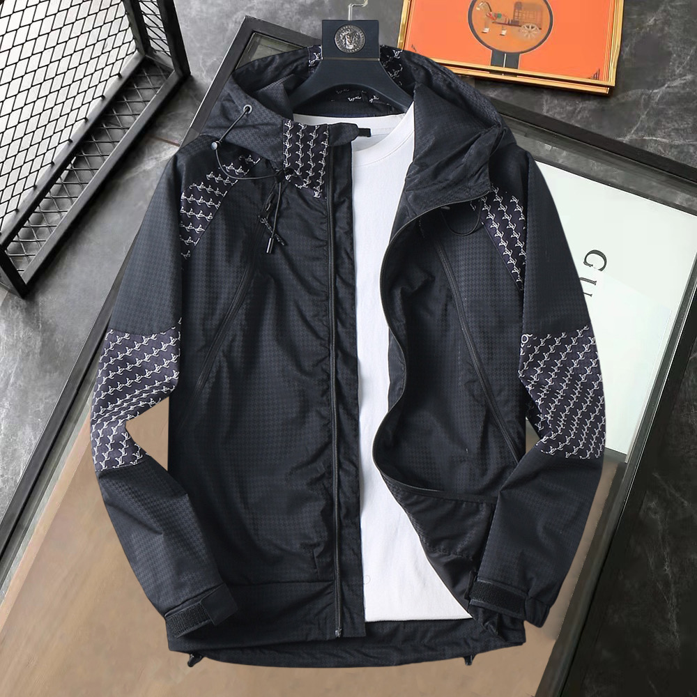 NO:737105,LV 2026 spring new jacket, the new product on the show is in perfect condition, comfortable and warm, complete with three labels, full and attractive color, very outstanding design, easily upgrades the fashion sense, extremely elegant and rigorous workmanship, neat and meticulous wiring!  A masterpiece from a famous designer!  The upper body does not look bloated and is super handsome!  Available size M ~ XXXL,,louis vuitton,jackets & coats,jackets & coats,19860909LV 2026开春新款夹克外套,秀场新品品相非常完美,舒适保暖,三标齐全色泽饱满诱人,非常出彩的设计,轻松将时髦感进阶,做工极为考究严谨,走线工整细致！大牌设计师巨作！上身不显臃肿、超级帅气！现货码数M ～ XXXL,,louis vuitton,jackets & coats,jackets & coats,,Men's clothing