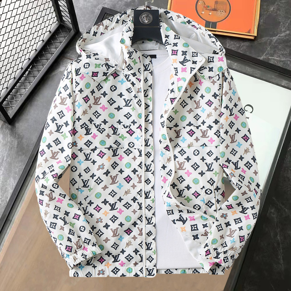 NO:737113,LV 2026 spring new jacket, the new product on the show is in perfect condition, comfortable and warm, complete with three labels, full and attractive color, very outstanding design, easily upgrades the fashion sense, extremely elegant and rigorous workmanship, neat and meticulous wiring!  A masterpiece from a famous designer!  The upper body does not look bloated and is super handsome!  Available size M ~ XXXL,,louis vuitton,jackets & coats,jackets & coats,19860909LV 2026开春新款夹克外套,秀场新品品相非常完美,舒适保暖,三标齐全色泽饱满诱人,非常出彩的设计,轻松将时髦感进阶,做工极为考究严谨,走线工整细致！大牌设计师巨作！上身不显臃肿、超级帅气！现货码数M ～ XXXL,,louis vuitton,jackets & coats,jackets & coats,,Men's clothing