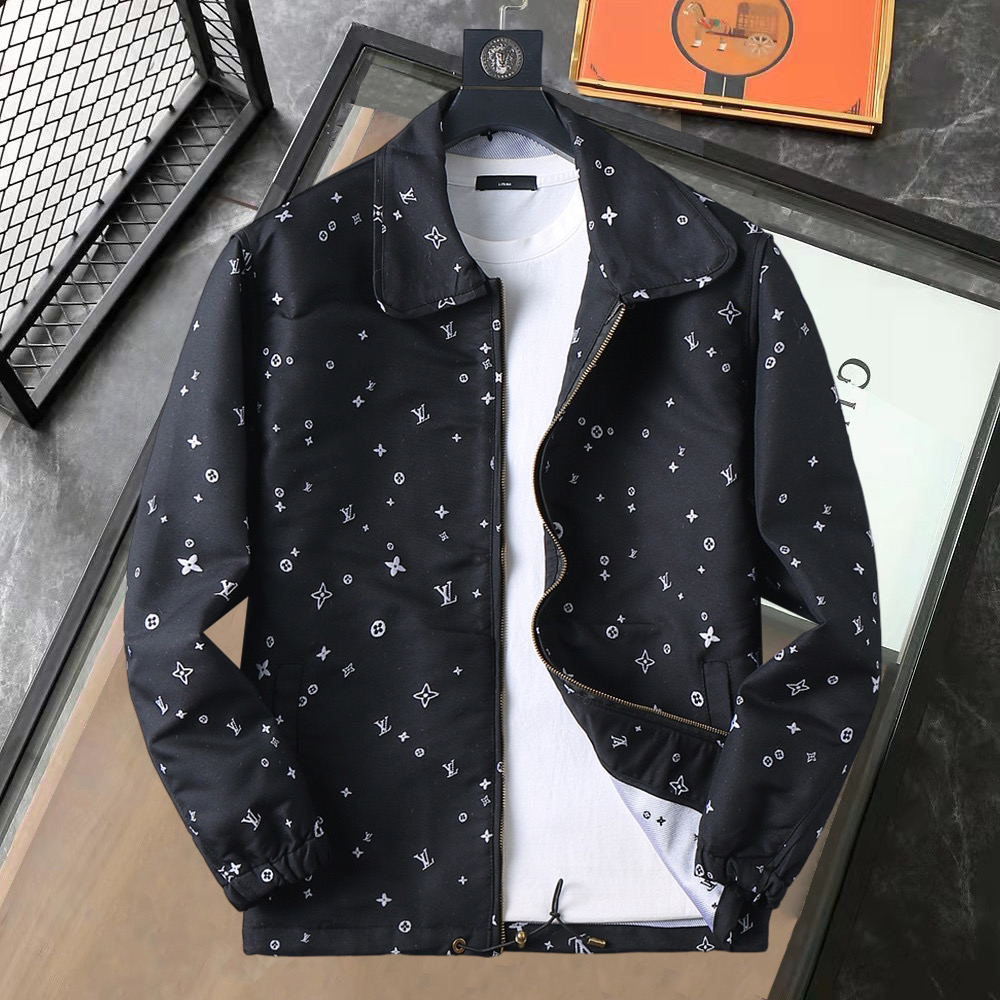 NO:737121,LV 2026 spring new jacket, the new product on the show is in perfect condition, comfortable and warm, complete with three labels, full and attractive color, very outstanding design, easily upgrades the fashion sense, extremely elegant and rigorous workmanship, neat and meticulous wiring!  A masterpiece from a famous designer!  The upper body does not look bloated and is super handsome!  Available size M ~ XXXL,,louis vuitton,jackets & coats,jackets & coats,19860909LV 2026开春新款夹克外套,秀场新品品相非常完美,舒适保暖,三标齐全色泽饱满诱人,非常出彩的设计,轻松将时髦感进阶,做工极为考究严谨,走线工整细致！大牌设计师巨作！上身不显臃肿、超级帅气！现货码数M ～ XXXL,,louis vuitton,jackets & coats,jackets & coats,,Men's clothing