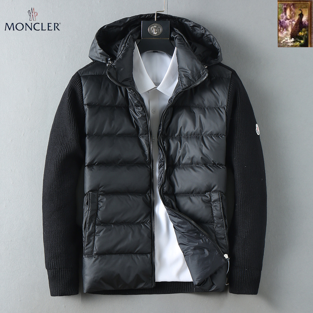 NO:599866,Mengkou's new 2025 autumn and winter down jacket. This is known as the most expensive down jacket in the world, all 90 down. With a classic logo combination, it is full of visual impact at first sight. It has better thermal insulation performance, is light and not heavy, and has good loft recovery after compression, and it can gather heat and lock in temperature!  Personalized color matching design, fresh and energetic!  There are too many versions circulating in the market. In addition to the different fabrics and workmanship, the biggest difference is that the filling is not goose down at all but feather silk or velvet, etc., and it is not easy to distinguish for those who don’t understand. In addition, the fabrics and workmanship are definitely not of the same level. In short, look for us and you will never go astray. All the exclusive full colors are purchased from genuine development. If you understand the quality of our down jackets, you can safely recommend it with your eyes closed. The three standards are complete!  Uniform series for men and women!  Size M-3XL. Can be worn up to 200 pounds, Moncler, down jacket, alexander wang19860909蒙口 2025秋冬新款羽绒服.这款号称羽绒服届最贵的,全部90绒的.带着经典的Logo组合搭配,第一眼看到就是满满的视觉冲击,保暖性能更出色,轻便不厚重,且压缩后的蓬松度恢复性好,聚热锁温！个性的拼色设计,清新有活力！市面流通的版本实在太多了,除了面料做工不同外,最大的区别就是填充物根本不是鹅绒而是羽丝或手感绒等等,而不懂的根本不容易区分.另外面料和做工也绝对不是一个级别,总之认准我们,让你绝对不跑偏,独家全色全部购入正版开发,懂我们家羽绒服质量的,完全可以放心闭眼推.三标齐全！男女同款系列！码数M-3XL.最大穿到200斤,,Moncler,down jacket,alexander wang,Men's clothing