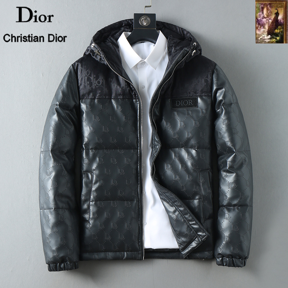 NO:599847,Dior's 2025 autumn and winter counter new casual fashionable down jacket. Super avant-garde design style. Delicate and comfortable. Very light and not easy to wrinkle. Multiple craftsmanship. The overall design is quite visual. The upper body is casual and stylish, with a certain degree of stiffness. It is definitely recommended for the temperament that is at the forefront of fashion. It is a must-have for urban leisure. Size M-XXXL, dior, jackets & coats, down jacket, alexander wang19860909迪奥 2025秋冬专柜新款休闲时尚羽绒外套 超前卫设计风格 细腻舒适 穿着非常轻便不易起皱.多重重工艺 整体的设计颇具视觉感,上身休闲有型,有一定的挺括度,绝对走在时尚最尖端的气质感推荐,都市休闲必备.尺码 M-XXXL,,dior,jackets & coats,down jacket,alexander wang,Men's clothing