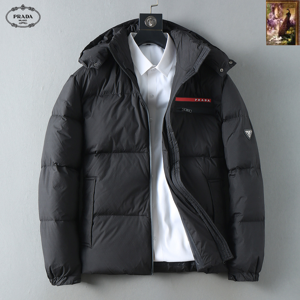 NO:599867,Prada's new 2025 autumn and winter down jacket. This is known as the most expensive down jacket in the world, all 90 down. With a classic logo combination, it is full of visual impact at first sight. It has better thermal insulation performance, is light and not heavy, and has good loft recovery after compression, and it can gather heat and lock in temperature!  Personalized color matching design, fresh and energetic!  There are too many versions circulating in the market. In addition to the different fabrics and workmanship, the biggest difference is that the filling is not goose down at all but feather silk or velvet, etc., and it is not easy to distinguish for those who don’t understand. In addition, the fabrics and workmanship are definitely not of the same level. In short, look for us and you will never go astray. All the exclusive full colors are purchased from genuine development. If you understand the quality of our down jackets, you can safely recommend it with your eyes closed. The three standards are complete!  Uniform series for men and women!  Size M-3XL. Can be worn up to 200 pounds, prada, down jacket, alexander wang19860909普拉达 2025秋冬新款羽绒服.这款号称羽绒服届最贵的,全部90绒的.带着经典的Logo组合搭配,第一眼看到就是满满的视觉冲击,保暖性能更出色,轻便不厚重,且压缩后的蓬松度恢复性好,聚热锁温！个性的拼色设计,清新有活力！市面流通的版本实在太多了,除了面料做工不同外,最大的区别就是填充物根本不是鹅绒而是羽丝或手感绒等等,而不懂的根本不容易区分.另外面料和做工也绝对不是一个级别,总之认准我们,让你绝对不跑偏,独家全色全部购入正版开发,懂我们家羽绒服质量的,完全可以放心闭眼推.三标齐全！男女同款系列！码数M-3XL.最大穿到200斤,,prada,down jacket,alexander wang,Men's clothing