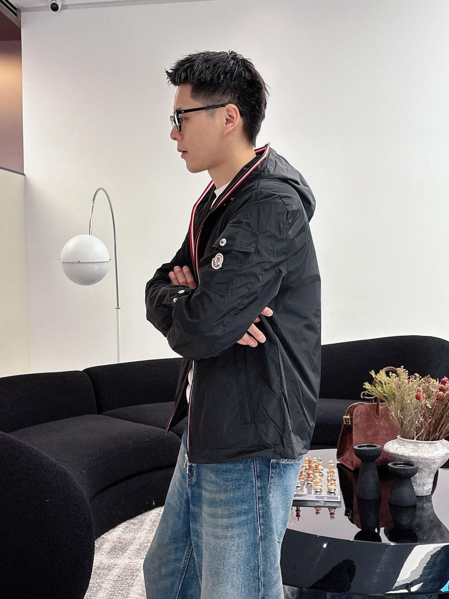 NO:595942,Mengkou 2025 new autumn jacket, the new product on the show is in perfect condition, comfortable and warm, complete with three labels, full and attractive color, very outstanding design, easily upgrades the fashion sense, extremely elegant and rigorous workmanship, neat and meticulous wiring!  A masterpiece from a famous designer!  The upper body does not look bloated and is super handsome!  Available sizes M ~ XXXL,,Moncler,jackets & coats,jackets & coats,alexander wang19860909蒙口 2025秋季新款夹克外套,秀场新品品相非常完美,舒适保暖,三标齐全色泽饱满诱人,非常出彩的设计,轻松将时髦感进阶,做工极为考究严谨,走线工整细致！大牌设计师巨作！上身不显臃肿、超级帅气！现货码数M ～ XXXL,,Moncler,jackets & coats,jackets & coats,alexander wang,Men's clothing