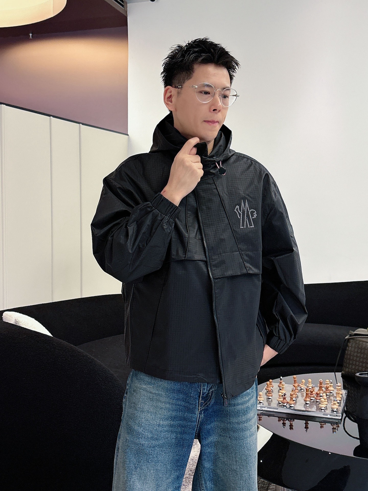 NO:595961,Mengkou 2025 new autumn jacket, the new product on the show is in perfect condition, comfortable and warm, complete with three labels, full and attractive color, very outstanding design, easily upgrades the fashion sense, extremely elegant and rigorous workmanship, neat and meticulous wiring!  A masterpiece from a famous designer!  The upper body does not look bloated and is super handsome!  Available sizes M ~ XXXL,,Moncler,jackets & coats,jackets & coats,alexander wang19860909蒙口 2025秋季新款夹克外套,秀场新品品相非常完美,舒适保暖,三标齐全色泽饱满诱人,非常出彩的设计,轻松将时髦感进阶,做工极为考究严谨,走线工整细致！大牌设计师巨作！上身不显臃肿、超级帅气！现货码数M ～ XXXL,,Moncler,jackets & coats,jackets & coats,alexander wang,Men's clothing