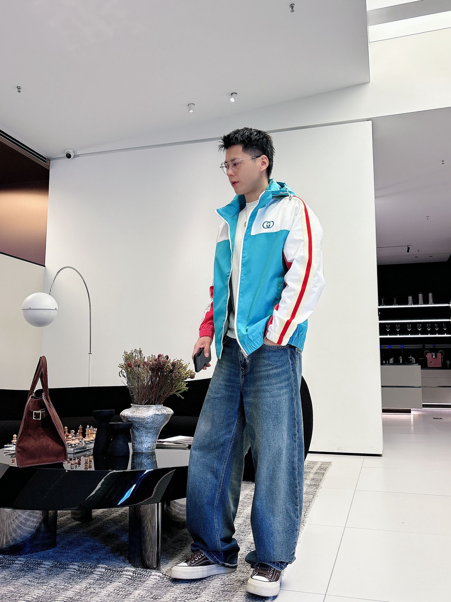 NO:595950,Gucci 2025 new autumn jacket, the new product on the show is in perfect condition, comfortable and warm, complete with three colors, full and attractive color, very outstanding design, easily upgrades the fashion sense, extremely elegant and rigorous workmanship, neat and meticulous wiring!  A masterpiece from a famous designer!  The upper body does not look bloated and is super handsome!  Available size M ~ XXXL,,jackets & coats,jackets & coats,alexander wang19860909古奇 2025秋季新款夹克外套,秀场新品品相非常完美,舒适保暖,三标齐全色泽饱满诱人,非常出彩的设计,轻松将时髦感进阶,做工极为考究严谨,走线工整细致！大牌设计师巨作！上身不显臃肿、超级帅气！现货码数M ～ XXXL,,jackets & coats,jackets & coats,alexander wang,Men's clothing