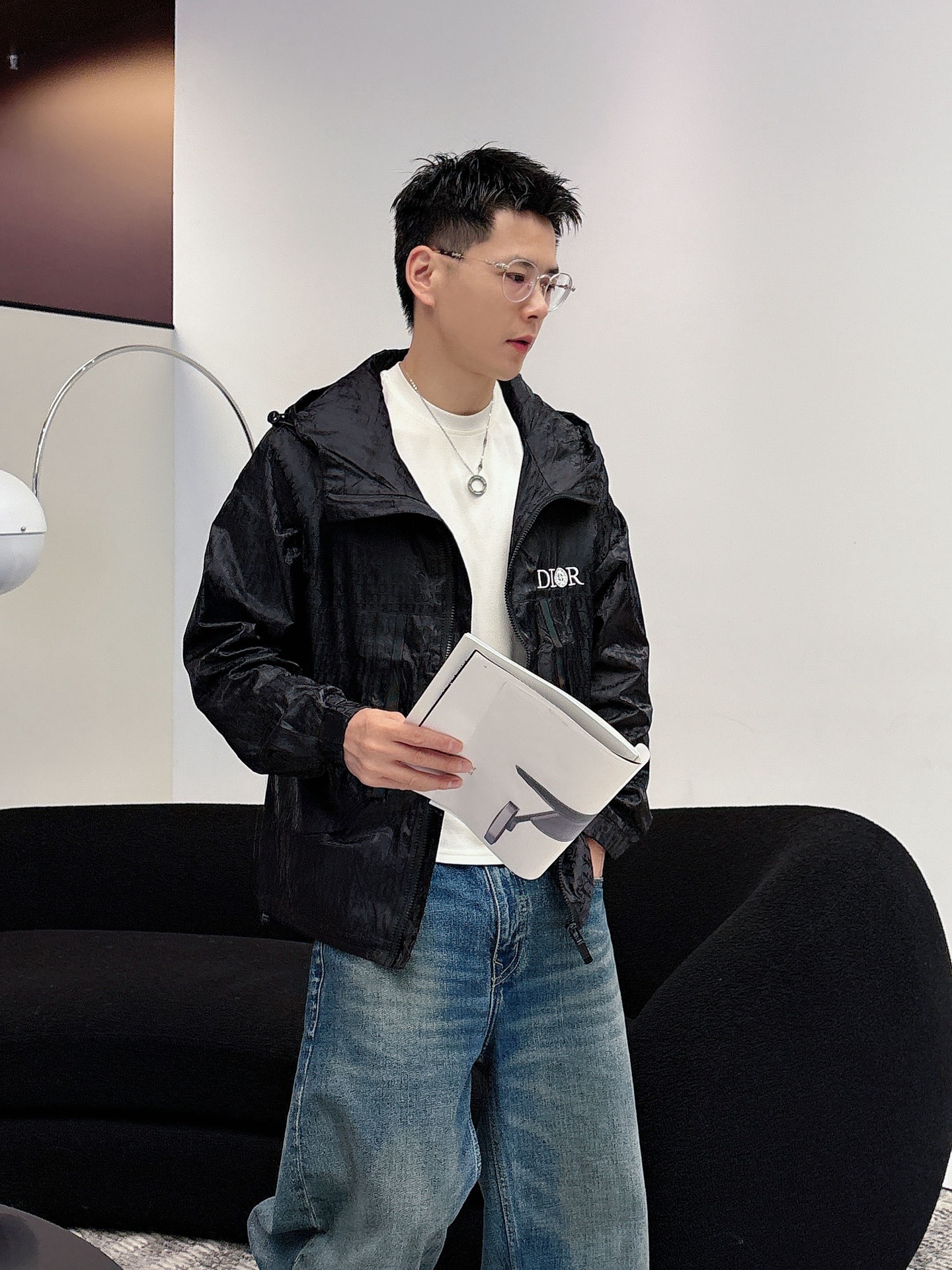 NO:595958,Dior's 2025 new autumn jacket, the new product on the show is in perfect condition, comfortable and warm, complete with three labels, full and attractive colors, very outstanding design, easily upgrades the fashion sense, extremely elegant and rigorous workmanship, neat and meticulous wiring!  A masterpiece from a famous designer!  The upper body does not look bloated and is super handsome!  Available sizes M ~ XXXL,,dior,jackets & coats,jackets & coats,alexander wang19860909迪奥 2025秋季新款夹克外套,秀场新品品相非常完美,舒适保暖,三标齐全色泽饱满诱人,非常出彩的设计,轻松将时髦感进阶,做工极为考究严谨,走线工整细致！大牌设计师巨作！上身不显臃肿、超级帅气！现货码数M ～ XXXL,,dior,jackets & coats,jackets & coats,alexander wang,Men's clothing