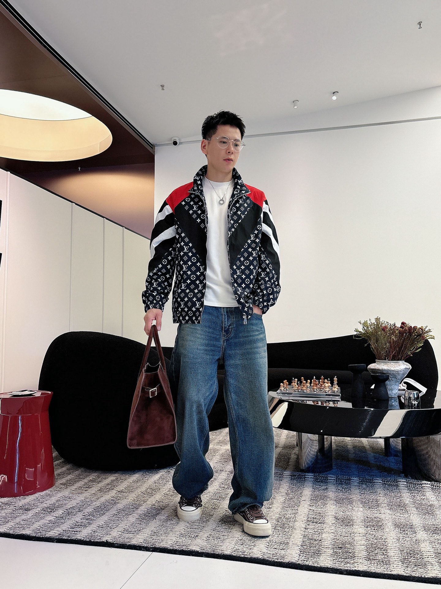 NO:595963,LV 2025 new autumn jacket, the new product on the show is in perfect condition, comfortable and warm, complete with three labels, full and attractive colors, very outstanding design, easily upgrades the fashion sense, extremely sophisticated and rigorous workmanship, neat and meticulous wiring!  A masterpiece from a famous designer!  The upper body does not look bloated and is super handsome!  Available sizes M ~ XXXL,,louis vuitton,jackets & coats,jackets & coats,alexander wang19860909LV 2025秋季新款夹克外套,秀场新品品相非常完美,舒适保暖,三标齐全色泽饱满诱人,非常出彩的设计,轻松将时髦感进阶,做工极为考究严谨,走线工整细致！大牌设计师巨作！上身不显臃肿、超级帅气！现货码数M ～ XXXL,,louis vuitton,jackets & coats,jackets & coats,alexander wang,Men's clothing