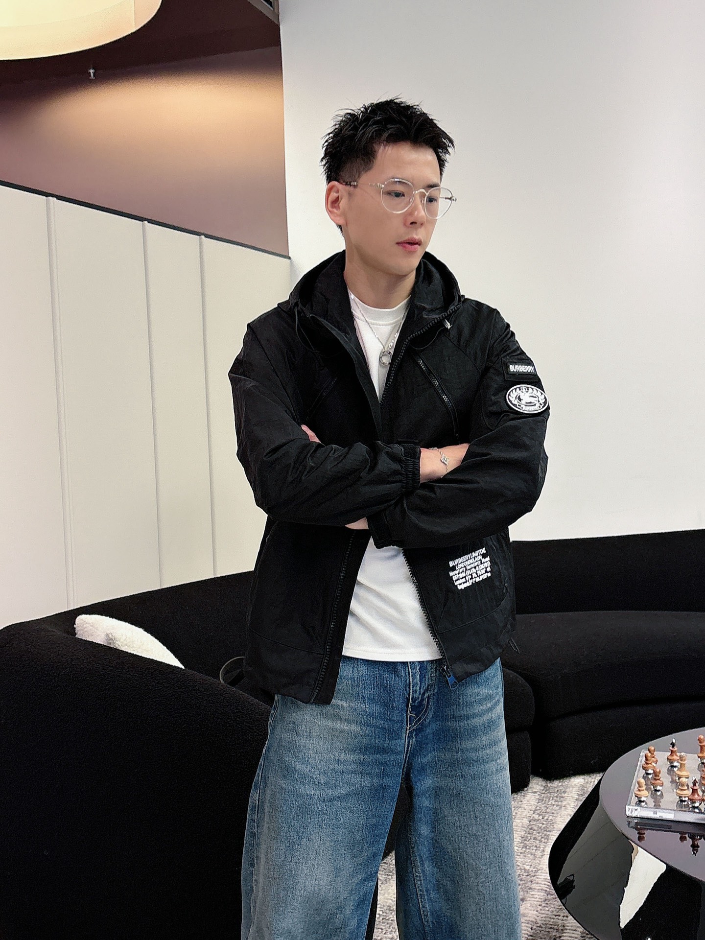 NO:595990,Burberry's 2025 new autumn jacket, the new product on the show is in perfect condition, comfortable and warm, complete with three colors, full and attractive color, very outstanding design, easily upgrades the fashion sense, extremely elegant and rigorous workmanship, neat and meticulous wiring!  A masterpiece from a famous designer!  The upper body does not look bloated and is super handsome!  Available size M ~ XXXL,,burberry,jackets & coats,jackets & coats,alexander wang19860909巴宝莉 2025秋季新款夹克外套,秀场新品品相非常完美,舒适保暖,三标齐全色泽饱满诱人,非常出彩的设计,轻松将时髦感进阶,做工极为考究严谨,走线工整细致！大牌设计师巨作！上身不显臃肿、超级帅气！现货码数M ～ XXXL,,burberry,jackets & coats,jackets & coats,alexander wang,Men's clothing