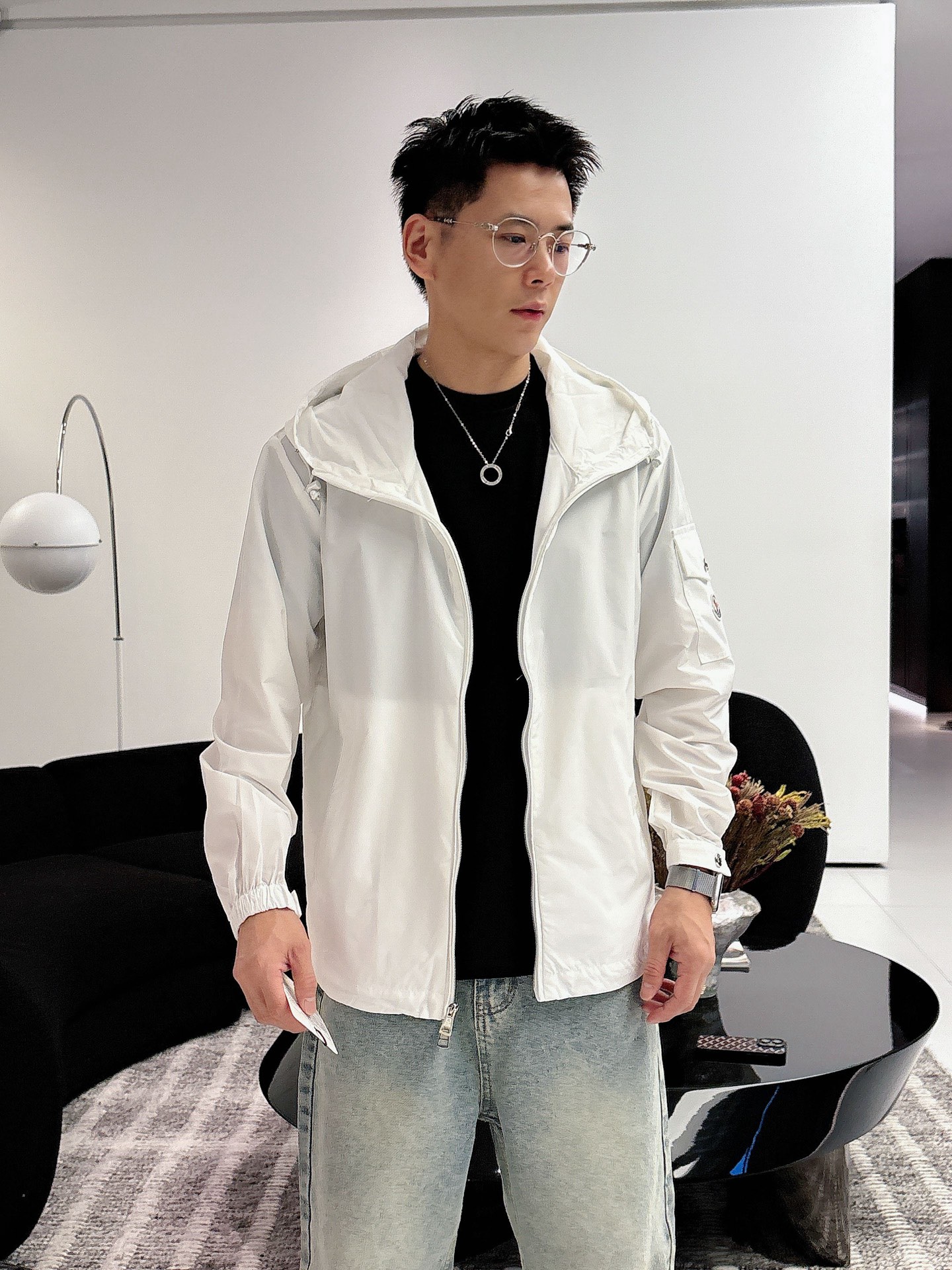 NO:595980,Mengkou 2025 new autumn jacket, the new product on the show is in perfect condition, comfortable and warm, complete with three labels, full and attractive color, very outstanding design, easily upgrades the fashion sense, extremely elegant and rigorous workmanship, neat and meticulous wiring!  A masterpiece from a famous designer!  The upper body does not look bloated and is super handsome!  Available sizes M ~ XXXL,,Moncler,jackets & coats,jackets & coats,alexander wang19860909蒙口 2025秋季新款夹克外套,秀场新品品相非常完美,舒适保暖,三标齐全色泽饱满诱人,非常出彩的设计,轻松将时髦感进阶,做工极为考究严谨,走线工整细致！大牌设计师巨作！上身不显臃肿、超级帅气！现货码数M ～ XXXL,,Moncler,jackets & coats,jackets & coats,alexander wang,Men's clothing