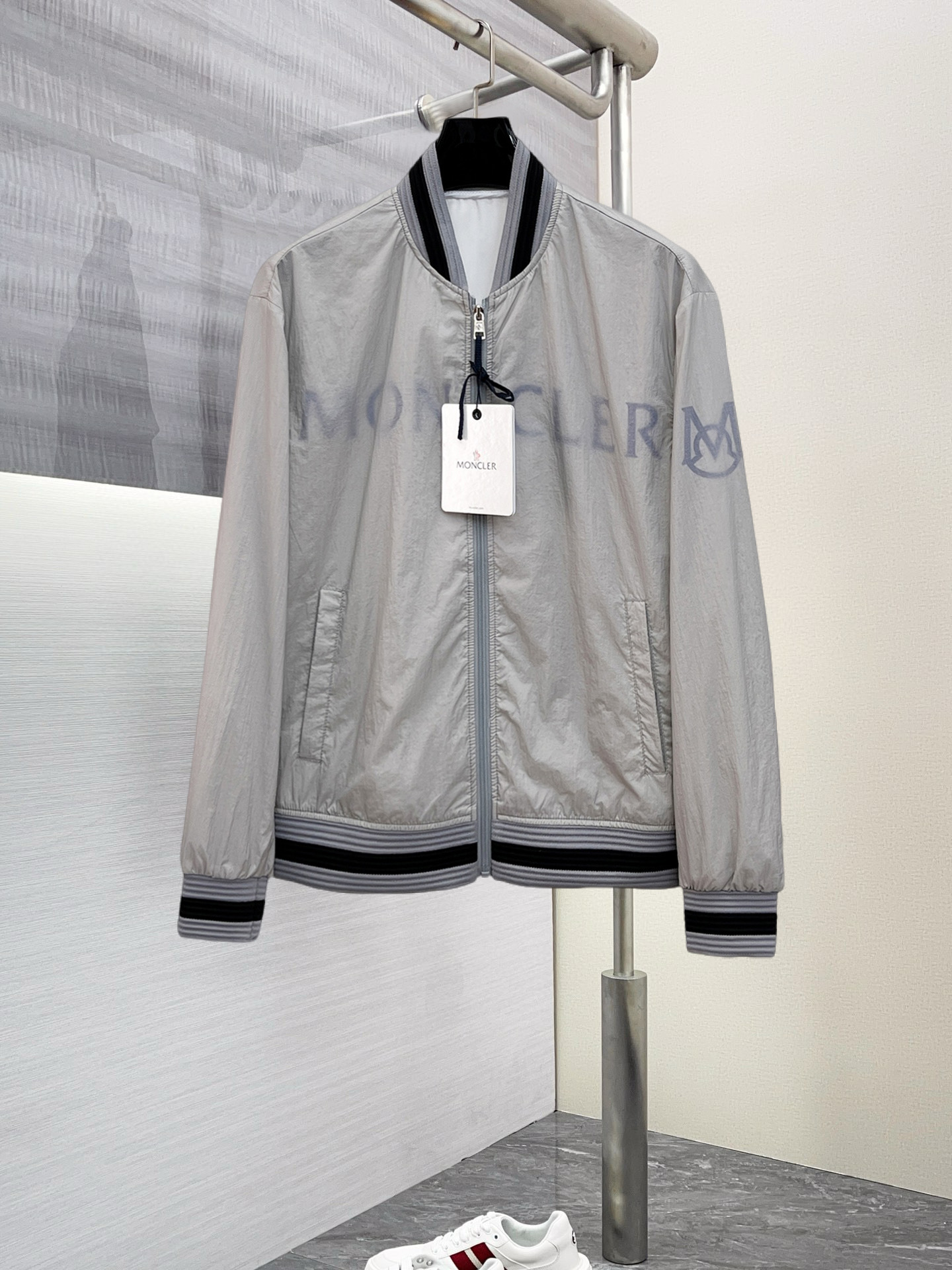 Moncler Jacket 08984
