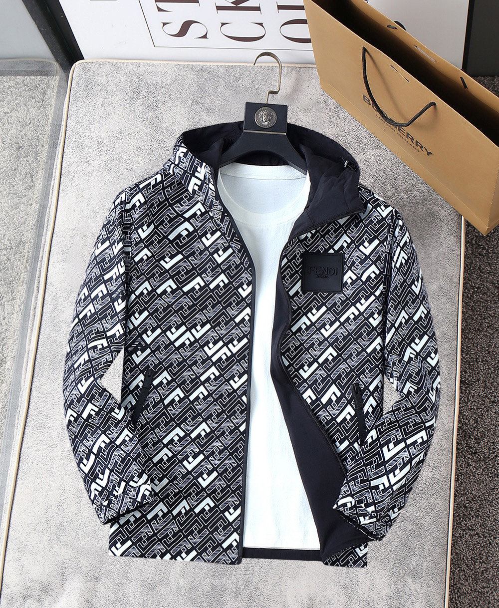 NO:761978,Fendi reversible, 2026 spring new jacket, the new product on the show is in perfect condition, comfortable and warm, complete with three labels, full and attractive colors, very outstanding design, easily upgrades the fashion sense, extremely elegant and rigorous workmanship, neat and meticulous wiring!  A masterpiece from a famous designer!  The upper body does not look bloated and is super handsome!  Available sizes M ~ XXXL,,fendi,jackets & coats,jackets & coats,19860909芬迪 双面穿,2026开春新款夹克外套,秀场新品品相非常完美,舒适保暖,三标齐全色泽饱满诱人,非常出彩的设计,轻松将时髦感进阶,做工极为考究严谨,走线工整细致！大牌设计师巨作！上身不显臃肿、超级帅气！现货码数M ～ XXXL,,fendi,jackets & coats,jackets & coats,,Men's clothing