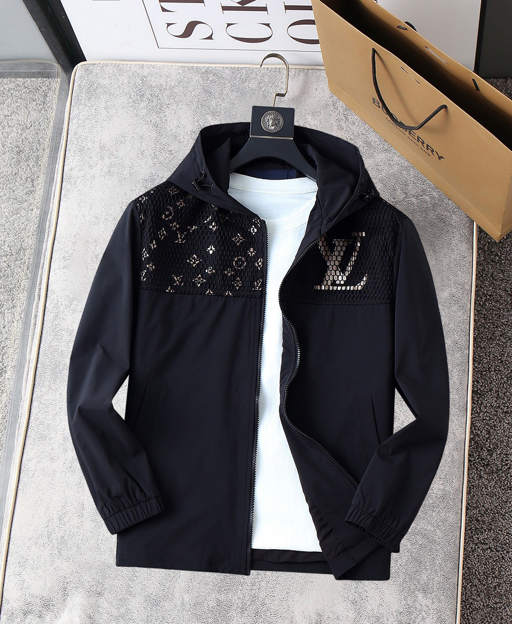 NO:762022,LV 2026 spring new jacket, the new product on the show is in perfect condition, comfortable and warm, complete with three labels, full and attractive color, very outstanding design, easily upgrades the fashion sense, extremely elegant and rigorous workmanship, neat and meticulous wiring!  A masterpiece from a famous designer!  The upper body does not look bloated and is super handsome!  Available size M ~ XXXL,,louis vuitton,jackets & coats,jackets & coats,19860909LV 2026开春新款夹克外套,秀场新品品相非常完美,舒适保暖,三标齐全色泽饱满诱人,非常出彩的设计,轻松将时髦感进阶,做工极为考究严谨,走线工整细致！大牌设计师巨作！上身不显臃肿、超级帅气！现货码数M ～ XXXL,,louis vuitton,jackets & coats,jackets & coats,,Men's clothing