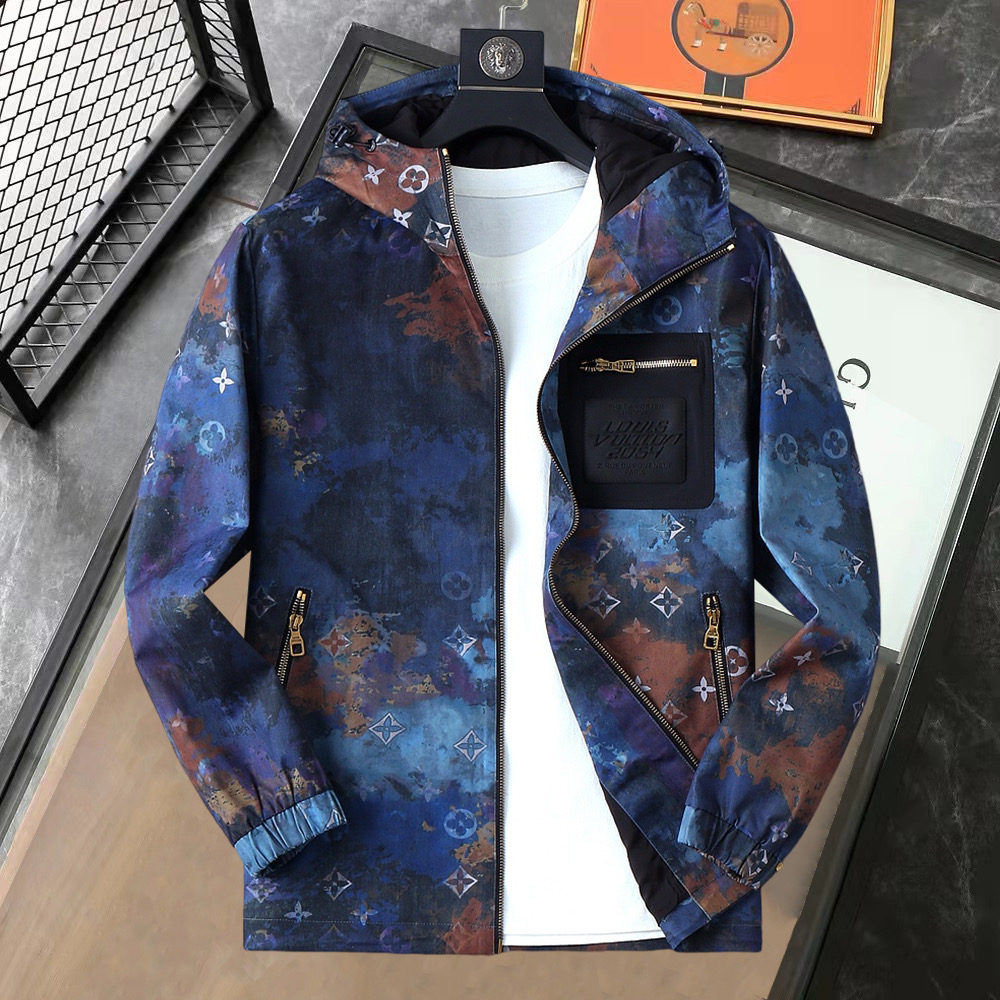 NO:737176,LV 2026 spring new jacket, the new product on the show is in perfect condition, comfortable and warm, complete with three labels, full and attractive color, very outstanding design, easily upgrades the fashion sense, extremely elegant and rigorous workmanship, neat and meticulous wiring!  A masterpiece from a famous designer!  The upper body does not look bloated and is super handsome!  Available size M ~ XXXL,,louis vuitton,jackets & coats,jackets & coats,19860909LV 2026开春新款夹克外套,秀场新品品相非常完美,舒适保暖,三标齐全色泽饱满诱人,非常出彩的设计,轻松将时髦感进阶,做工极为考究严谨,走线工整细致！大牌设计师巨作！上身不显臃肿、超级帅气！现货码数M ～ XXXL,,louis vuitton,jackets & coats,jackets & coats,,Men's clothing