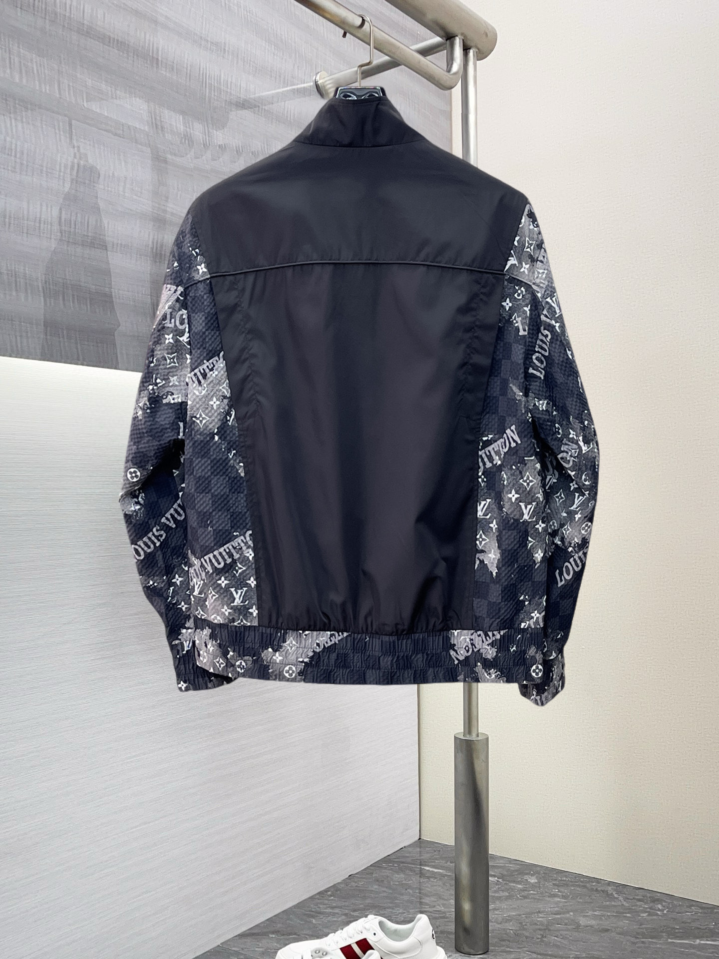 Alternative view of Louis Vuitton Jacket 08974