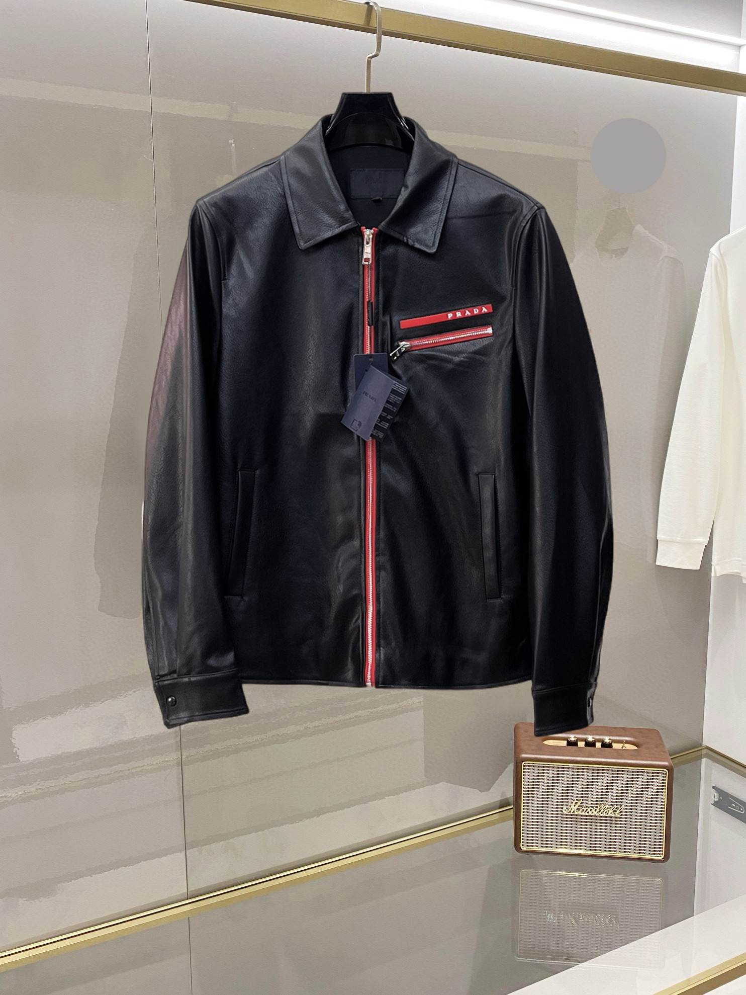 NO:732453,Same style as Prada official website, sold simultaneously!  2026 new spring men's leather jackets, high-end version with complete three-standard original order!  Custom-made fabrics at the counter are highly breathable and comfortable, with impeccable details and brand element design concepts, reflecting high quality. It feels delicate and soft!  It presents a casual cut and the upper body shape is awesome!  Sizes M～3XL can be worn up to 200 pounds, please state your height and weight when placing an order.,,prada,jackets & coats,jackets & coats,leather jacket,19860909普拉达 官网同款,同步发售！2026开春新款男士夹克皮衣外套,原单三标齐全高端版本！专柜定制面料 透气舒适度高,细节无可挑剔,品牌元素设计理念,体现高品质.手感细腻柔软！呈现休闲裁剪,上身版型超赞！码数M～3XL最大穿200斤,下单报身高体重.,,prada,jackets & coats,jackets & coats,leather jacket,,Men's clothing