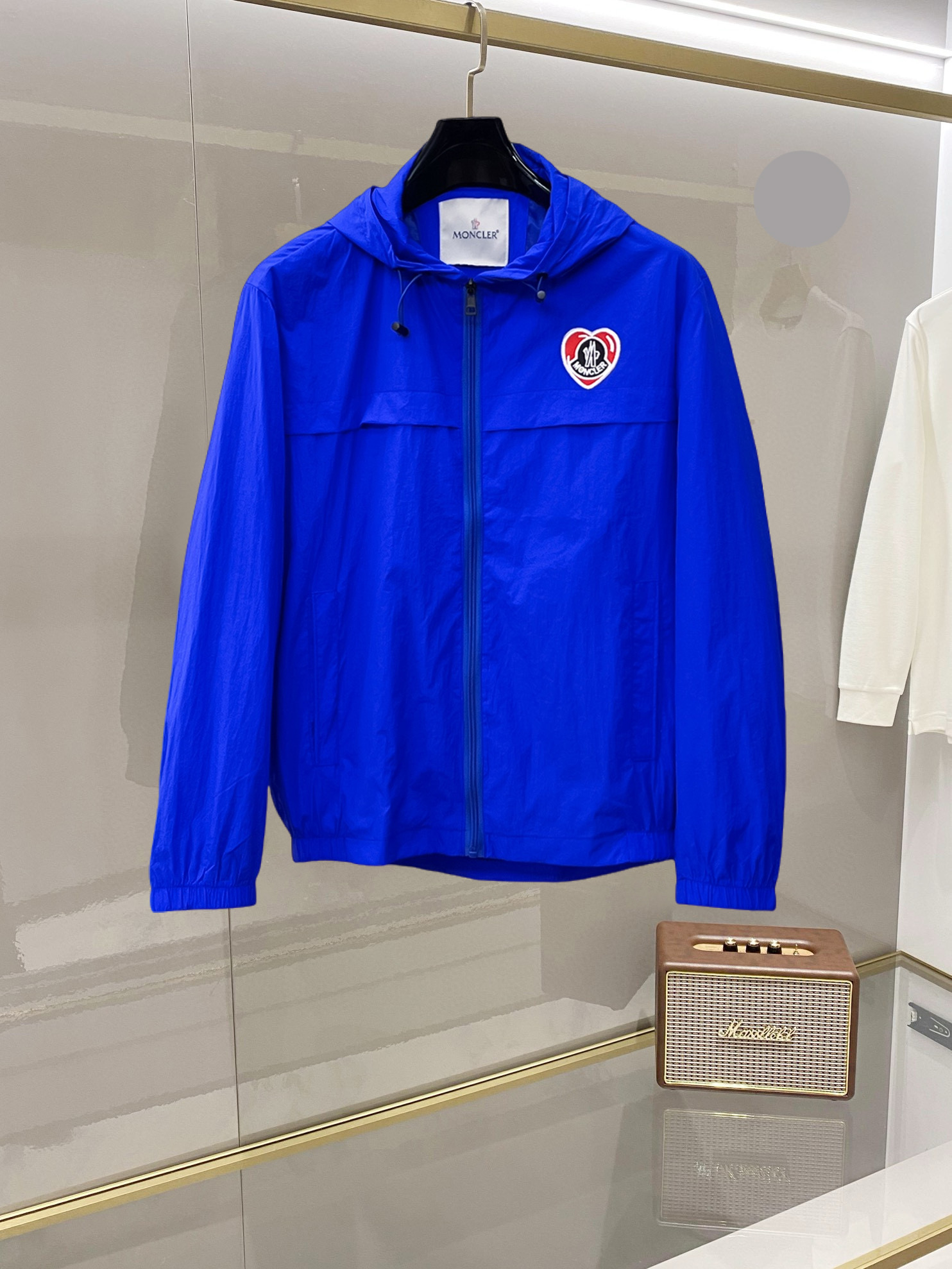 NO:732461,Mengkou 2026 new spring jacket, the new product on the show is in perfect condition, comfortable and warm, complete with three labels, full and attractive color, very outstanding design, easily upgrades the sense of fashion, the workmanship is extremely sophisticated and rigorous, and the wiring is neat and meticulous!  A masterpiece from a famous designer!  The upper body does not look bloated and is super handsome!  Available sizes M ~ XXXL,,Moncler,jackets & coats,jackets & coats,19860909蒙口 2026开春新款夹克外套,秀场新品品相非常完美,舒适保暖,三标齐全色泽饱满诱人,非常出彩的设计,轻松将时髦感进阶,做工极为考究严谨,走线工整细致！大牌设计师巨作！上身不显臃肿、超级帅气！现货码数M ～ XXXL,,Moncler,jackets & coats,jackets & coats,,Men's clothing