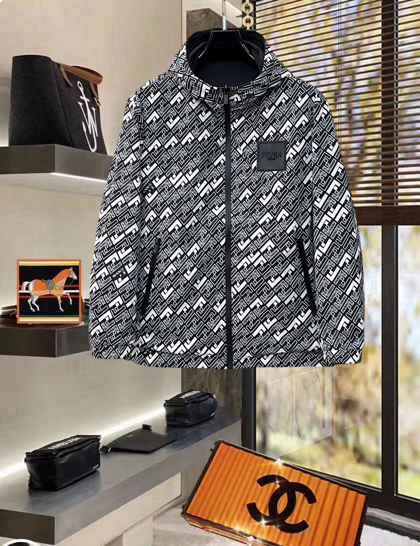 NO:734435,Fendi Reversible, 2026 spring new original men's hooded windbreaker jacket, sold simultaneously on the official website, popular style, high version, fashionable and versatile, triangular logo design embroidered on the chest, using original imported polyester fiber memory fabric, soft and delicate feel, comfortable upper body, original imported lettering hardware accessories, OEM factory finely made with smooth lines, exquisite craftsmanship, awesome version, casual matching is very fashionable and handsome, highly recommended!  Counter sizes M-3XL (the largest size can wear about 200 pounds, please state your height and weight when placing an order),, fendi, jackets & coats, jackets & coats, hats,19860909芬迪 双面穿,2026开春新款原单男士连帽风衣夹克外套 官网同步售卖 爆款 高版本 时尚百搭 胸前绣三角logo标设计 采用原版进口聚酯纤维记忆面料手感柔软细腻 上身舒适 客供原版进口刻字五金辅料配件,代工厂精细做线条流畅,工艺精致,版型超赞,随意搭配都非常时尚帅气强烈推荐哦！专柜尺码M-3XL（最大码可穿200斤左右 下单请报身高体重),,fendi,jackets & coats,jackets & coats,hats,,Men's clothing